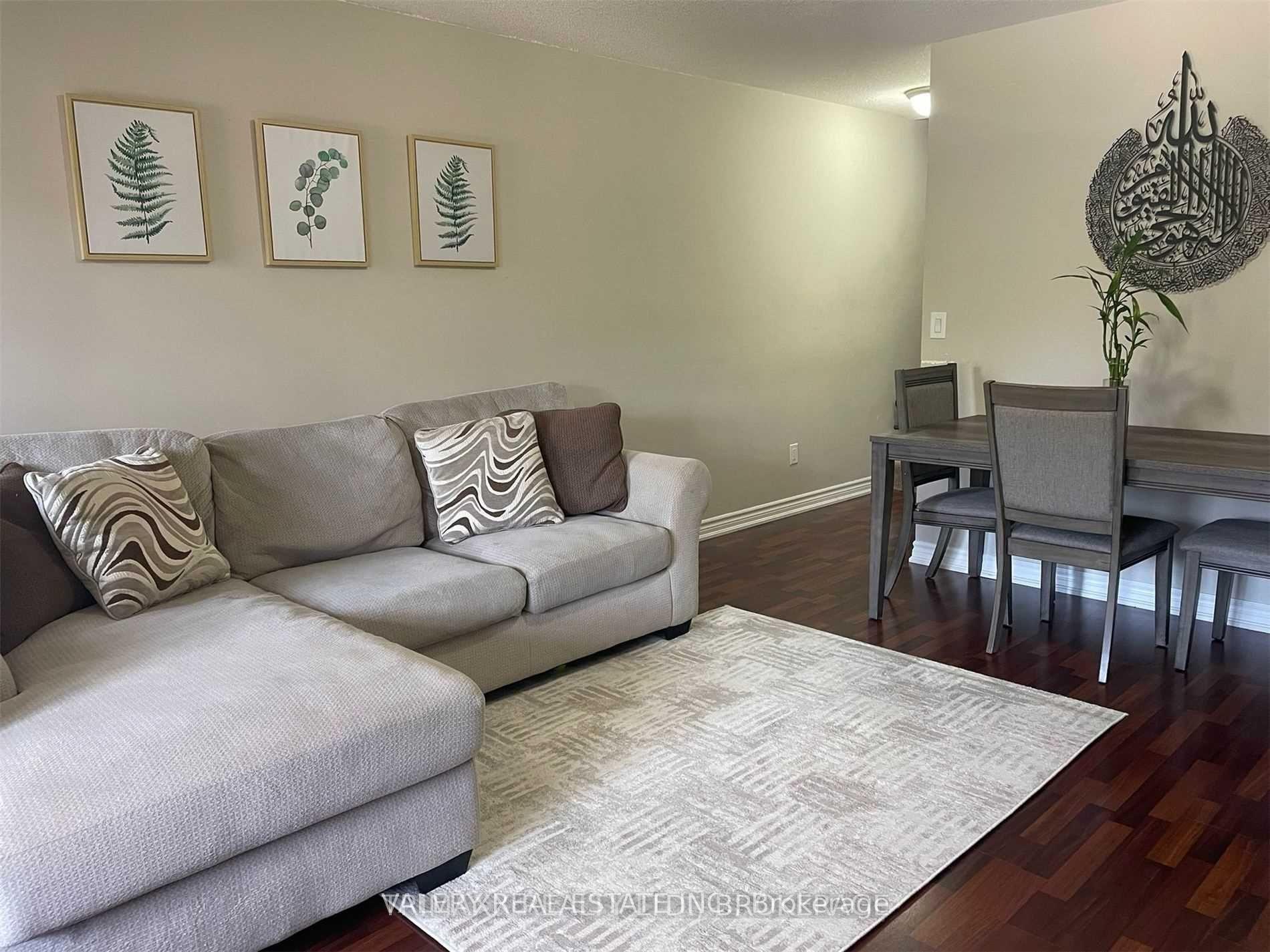 Photo 3 of Unit 4, 701 Homer Watson Boulevard, Kitchener, Country Hills East — HOMEH