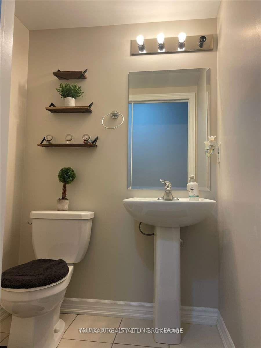 Photo 5 of Unit 4, 701 Homer Watson Boulevard, Kitchener, Country Hills East — HOMEH