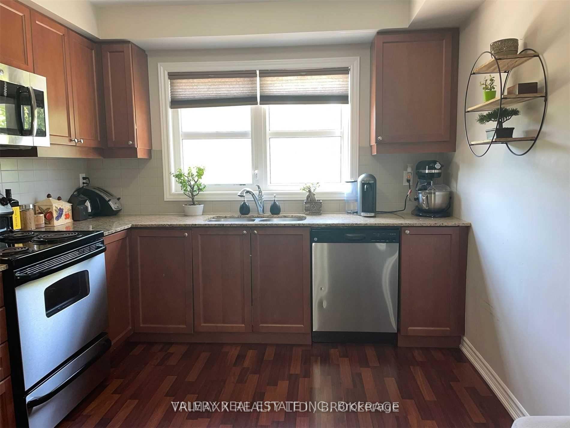 Photo 8 of Unit 4, 701 Homer Watson Boulevard, Kitchener, Country Hills East — HOMEH