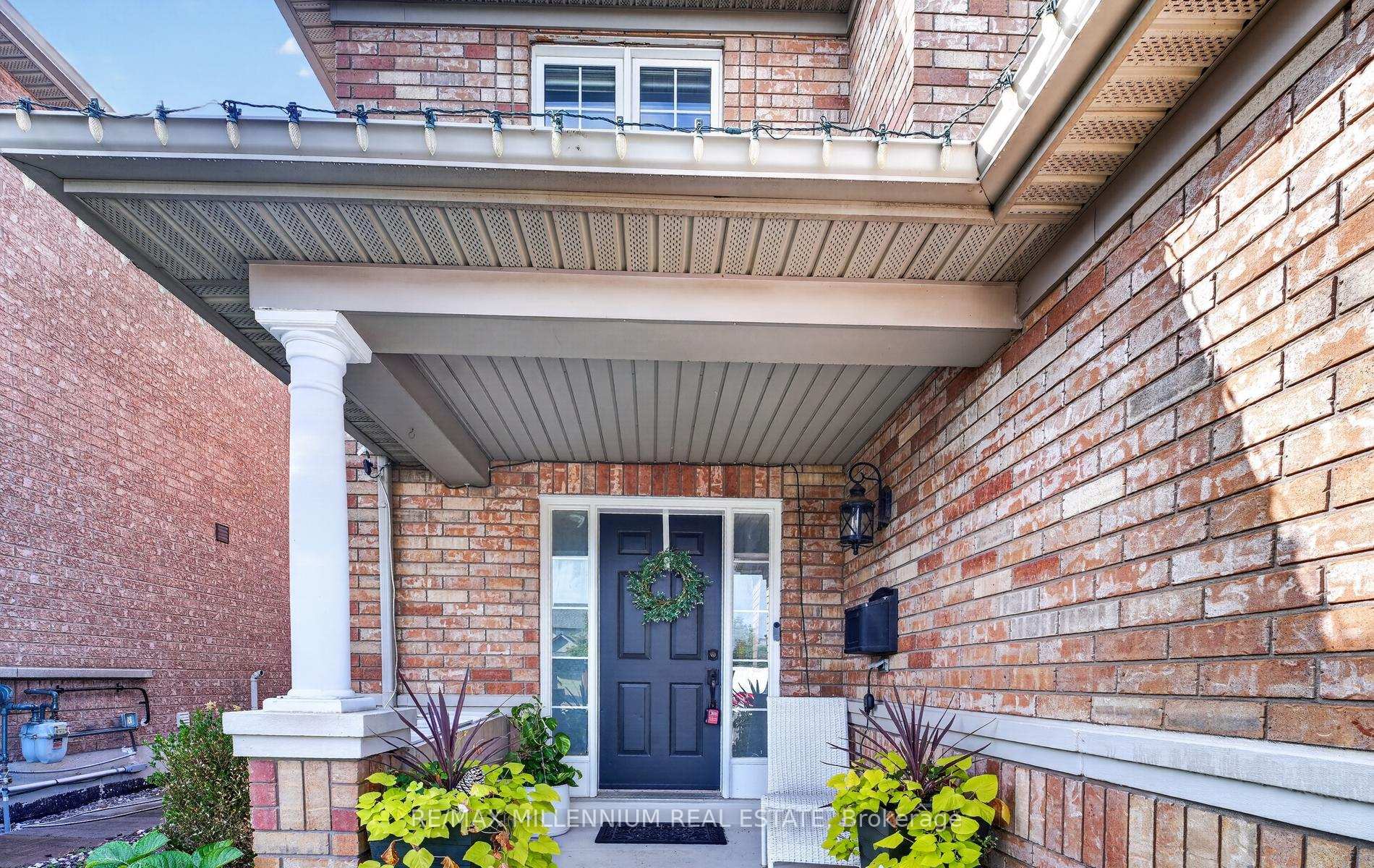 Photo 3 of 262 Brisdale Drive W, Brampton, Fletcher's Meadow — HOMEH