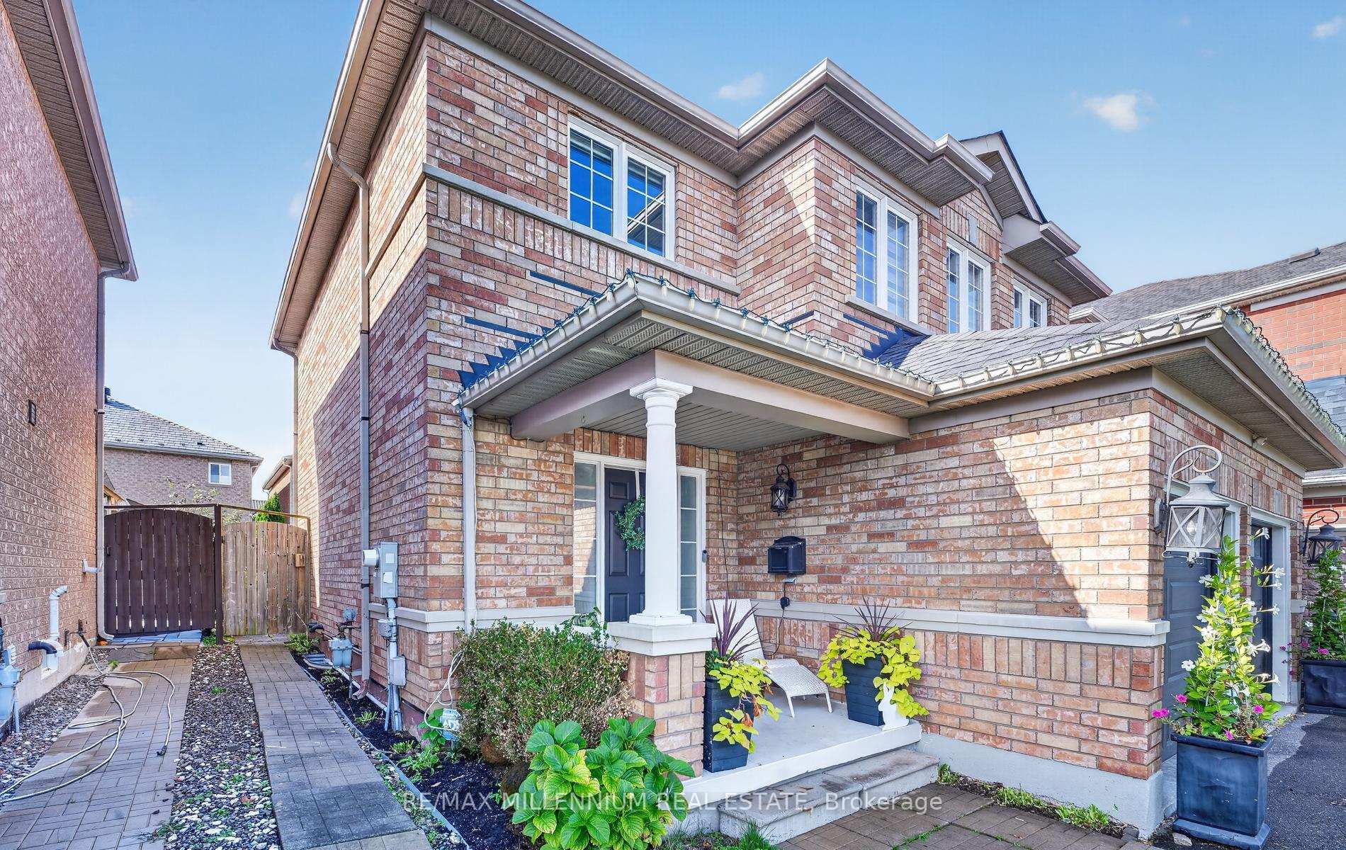 Photo 4 of 262 Brisdale Drive W, Brampton, Fletcher's Meadow — HOMEH