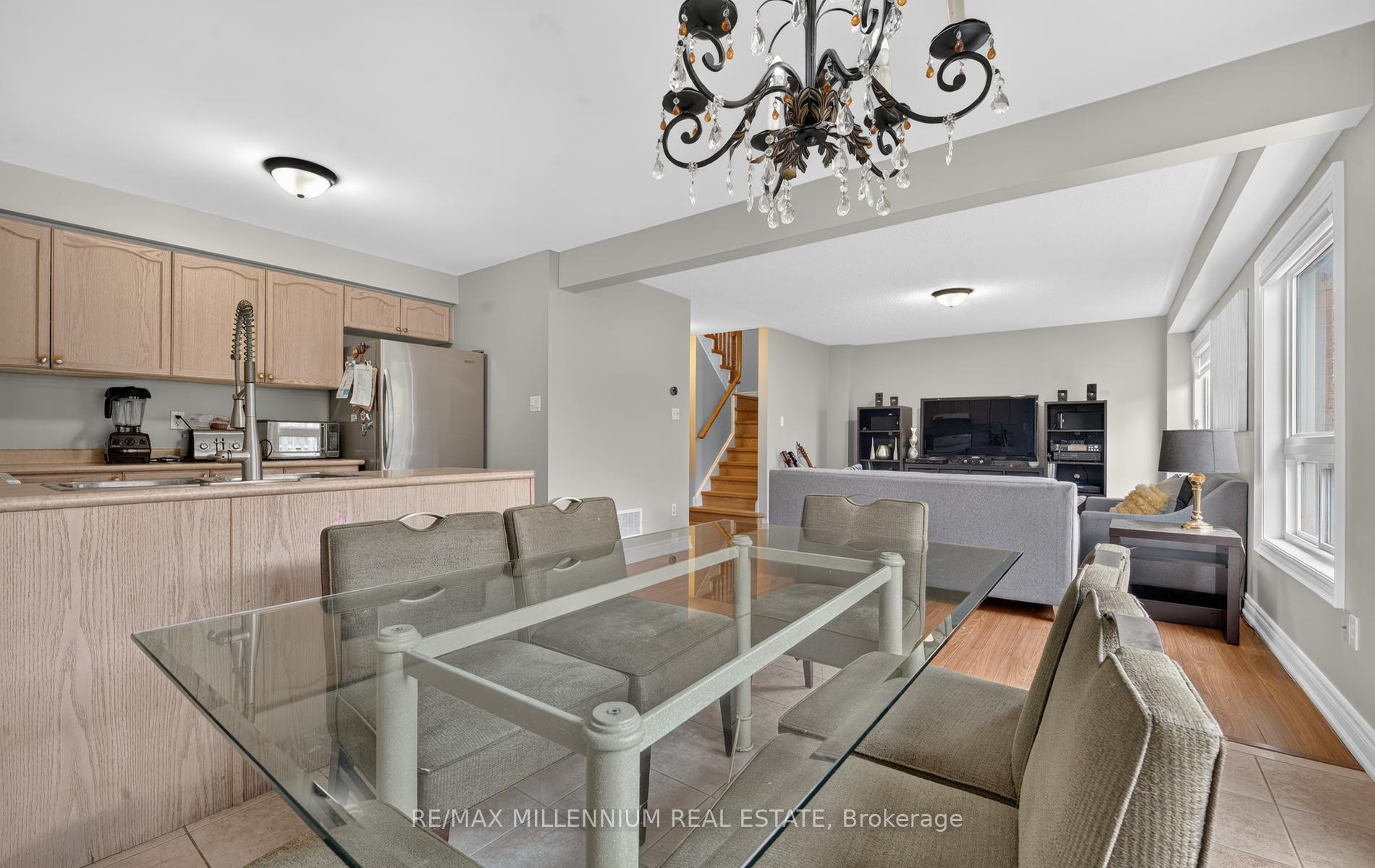Photo 5 of 262 Brisdale Drive W, Brampton, Fletcher's Meadow — HOMEH