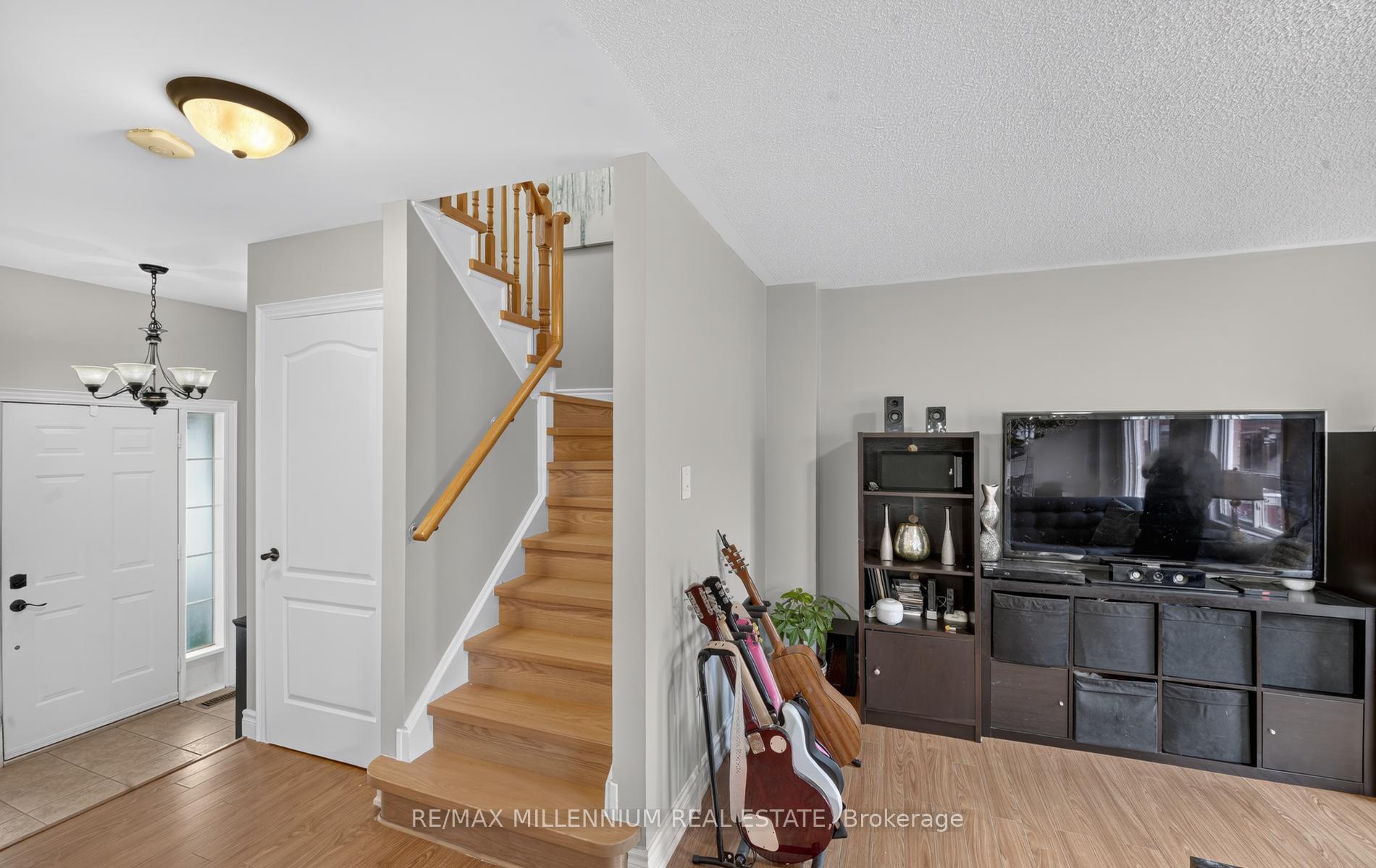 Photo 12 of 262 Brisdale Drive W, Brampton, Fletcher's Meadow — HOMEH