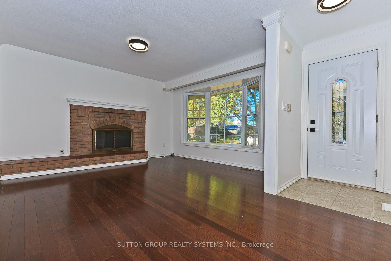 Photo 5 of Unit Main, 33 Crescentwood Drive, St. Catharines, Lakeport — HOMEH