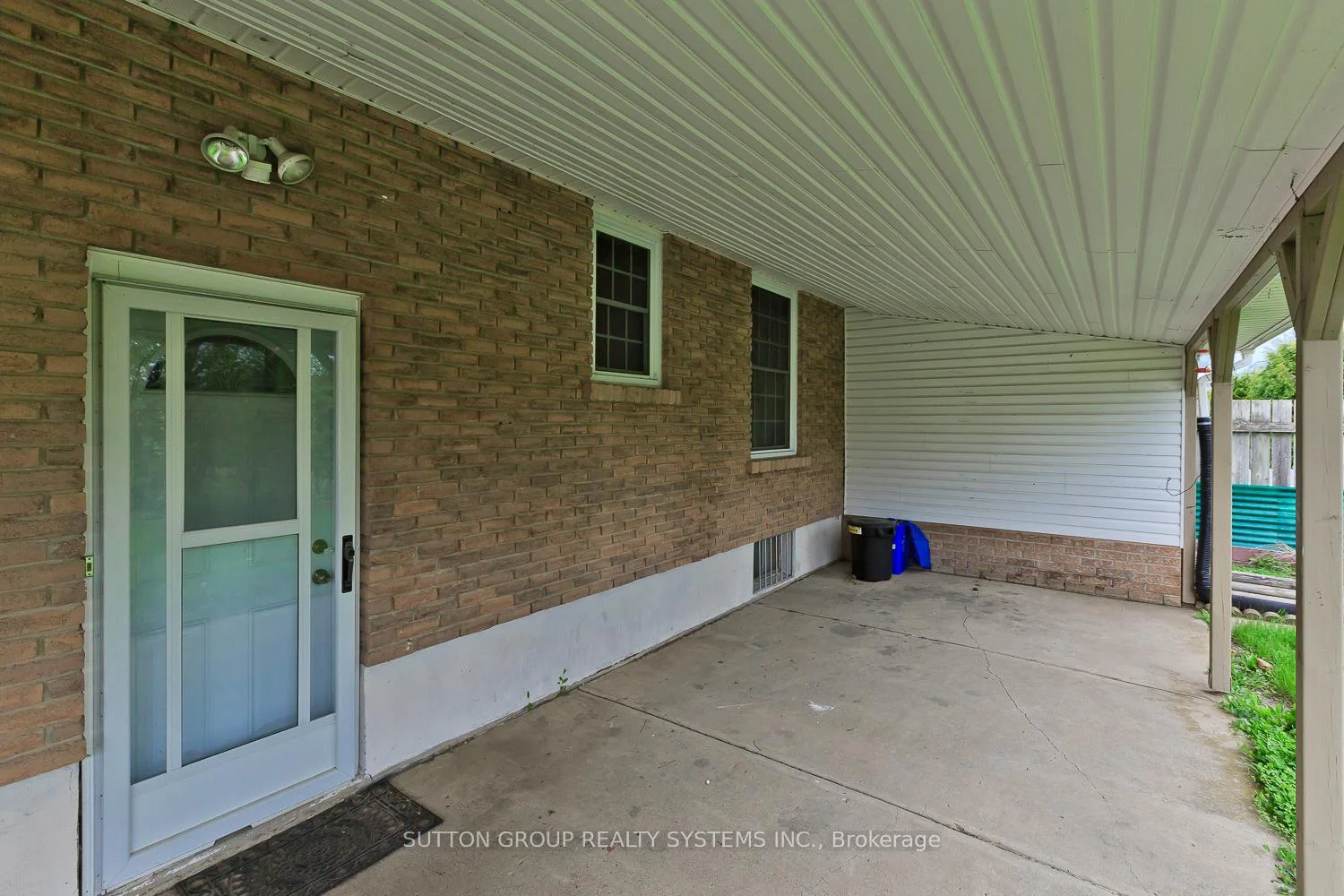 Photo 4 of Unit Main, 33 Crescentwood Drive, St. Catharines, Lakeport — HOMEH