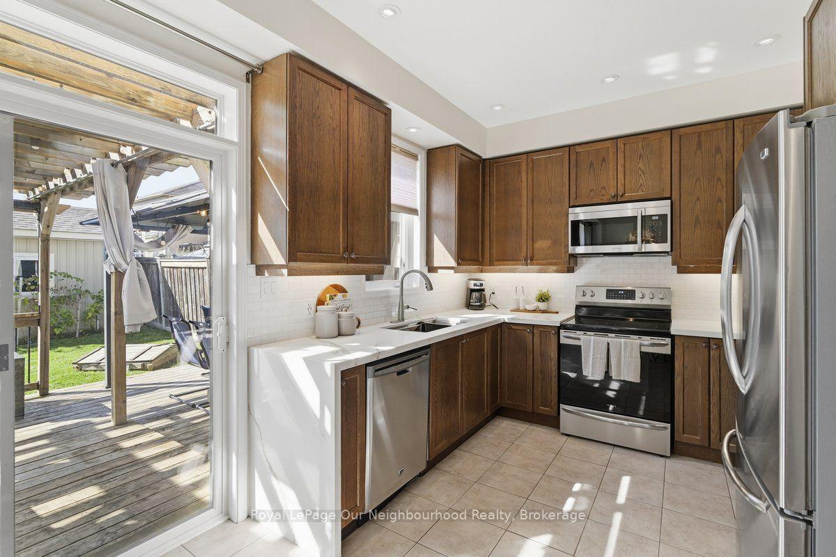 Photo 12 of 126 Ted Miller Crescent, Clarington, Bowmanville — HOMEH