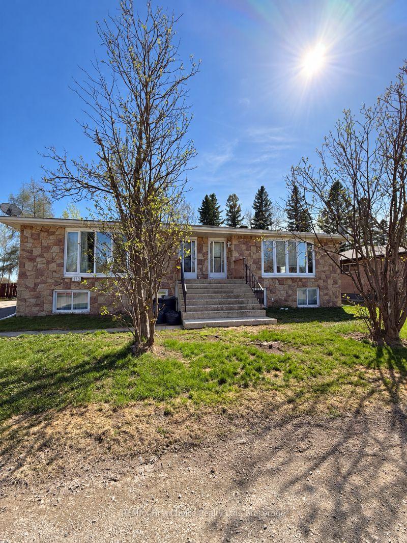 Photo 3 of 113 Cedar Crescent, Greenstone, TB-96 — HOMEH