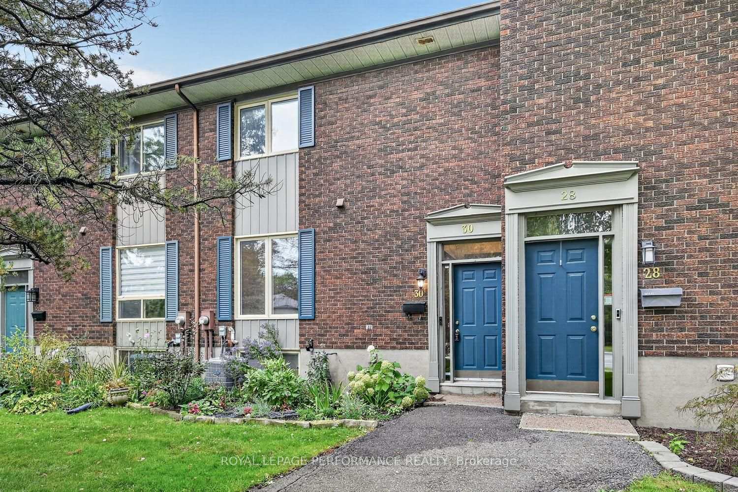 Photo 3 of 30 Viewpointe Private, Ottawa, Mooneys Bay/Riverside Park — HOMEH