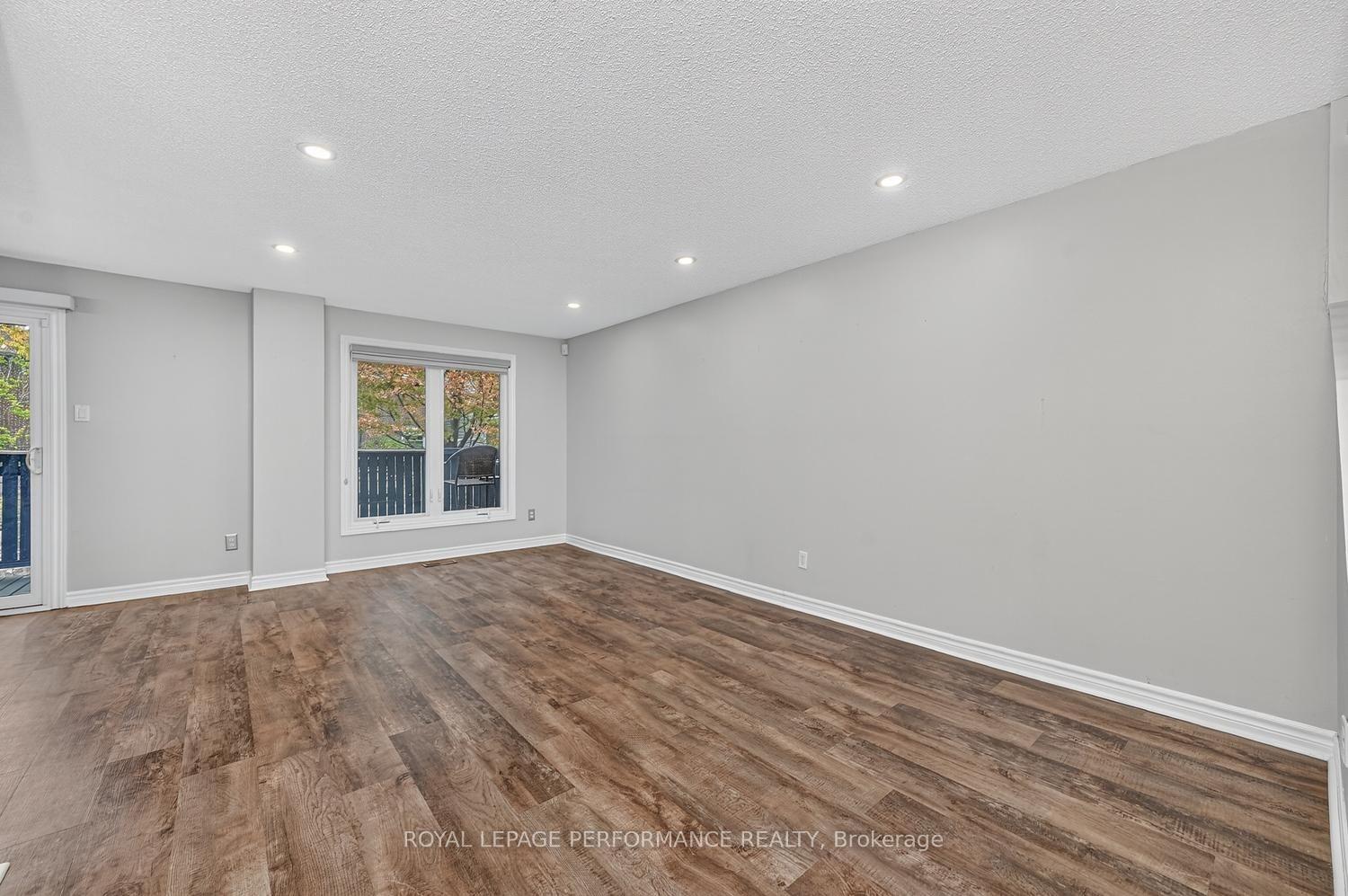 Photo 5 of 30 Viewpointe Private, Ottawa, Mooneys Bay/Riverside Park — HOMEH