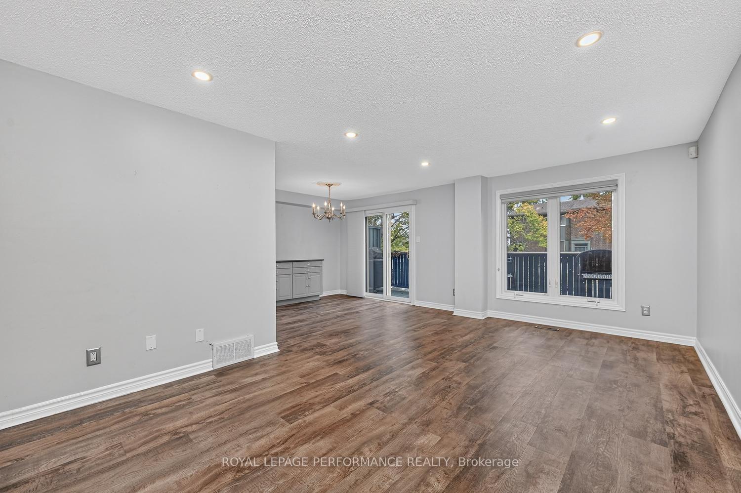 Photo 7 of 30 Viewpointe Private, Ottawa, Mooneys Bay/Riverside Park — HOMEH