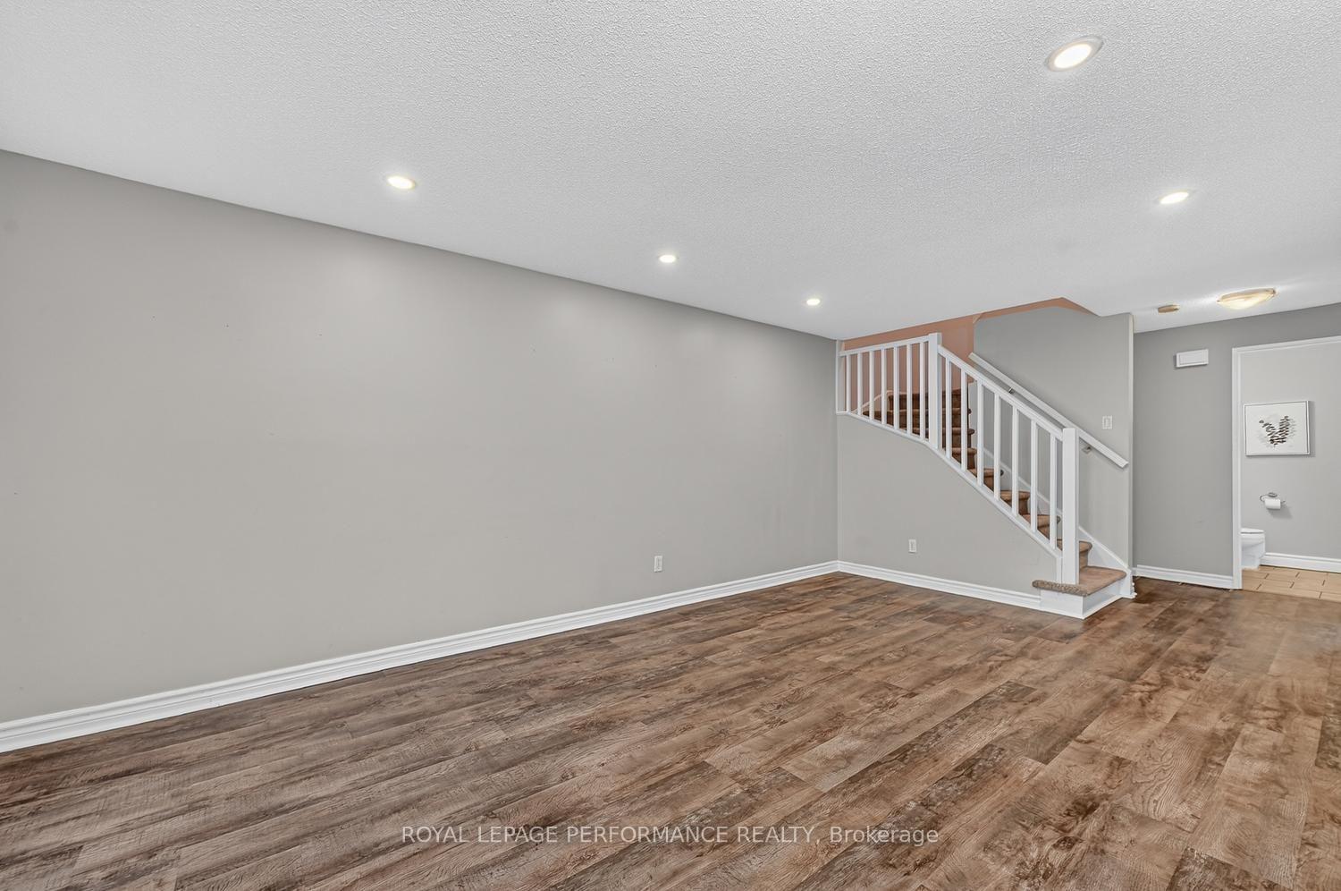Photo 9 of 30 Viewpointe Private, Ottawa, Mooneys Bay/Riverside Park — HOMEH