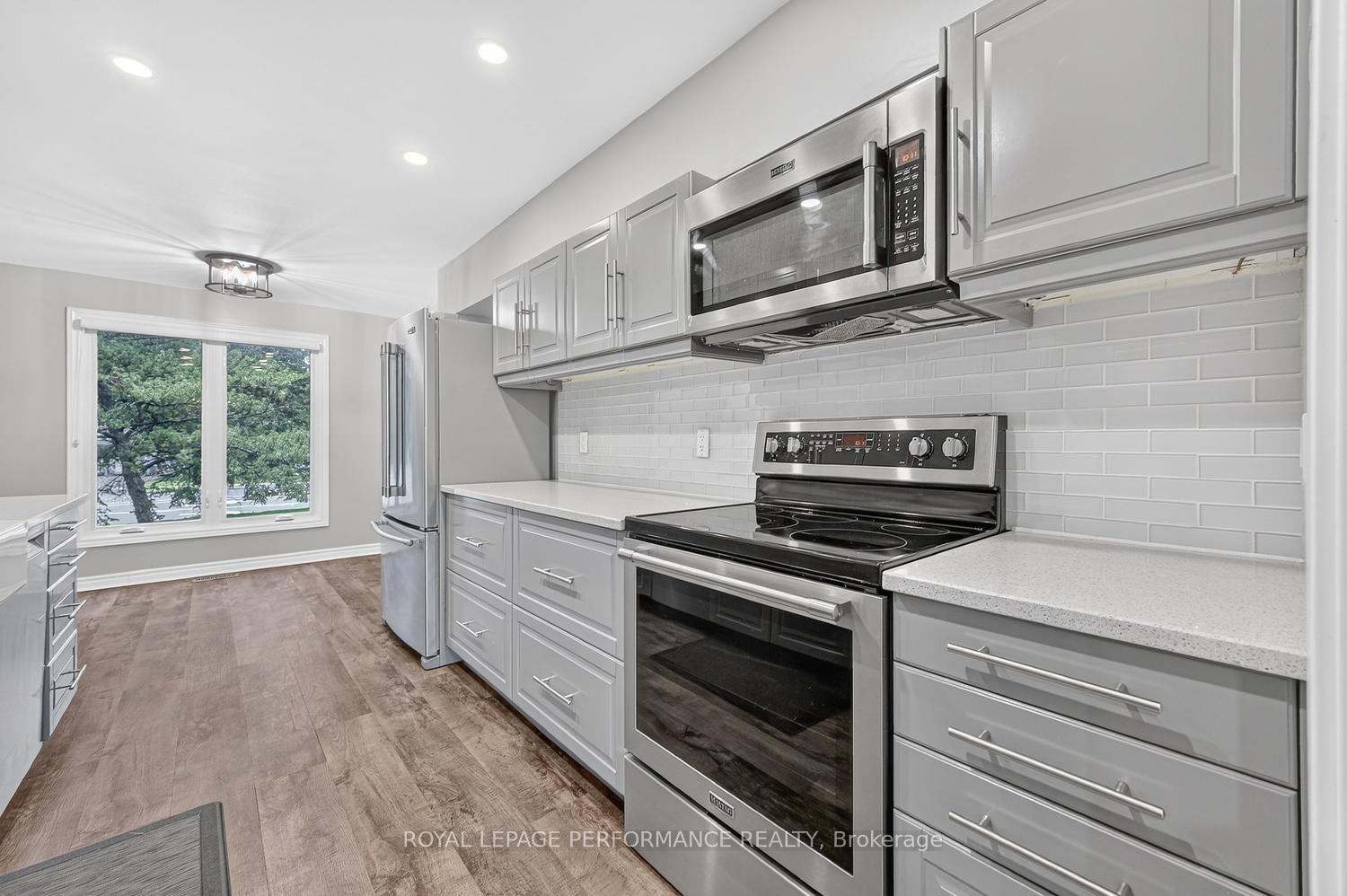 Photo 13 of 30 Viewpointe Private, Ottawa, Mooneys Bay/Riverside Park — HOMEH