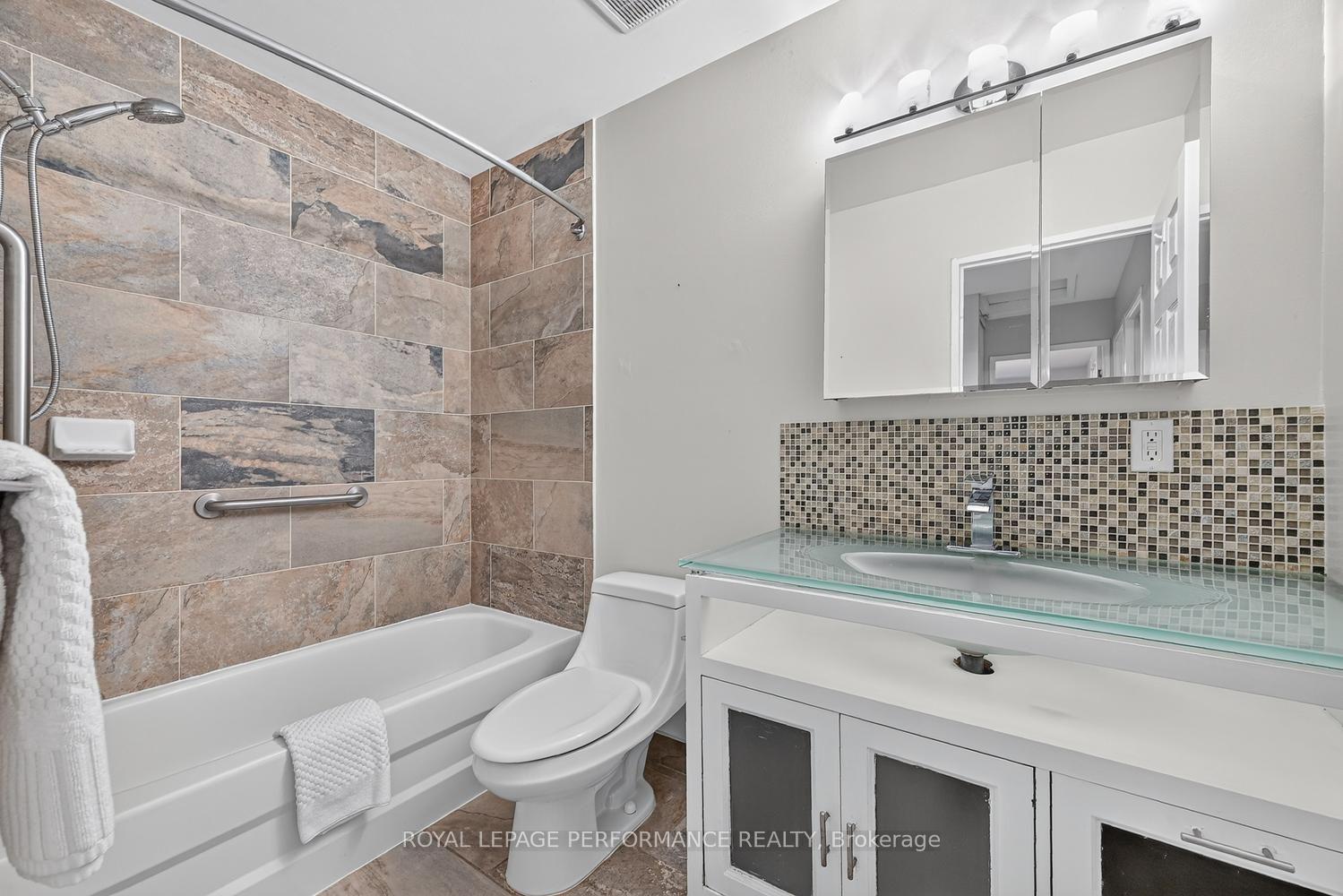 Photo 27 of 30 Viewpointe Private, Ottawa, Mooneys Bay/Riverside Park — HOMEH