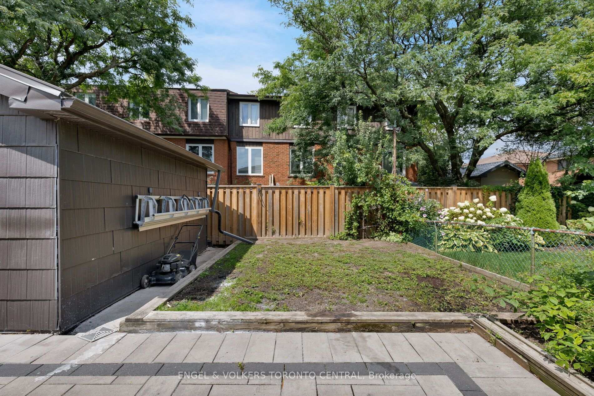 Photo 37 of 769 Annamore Road, Mississauga, Applewood — HOMEH