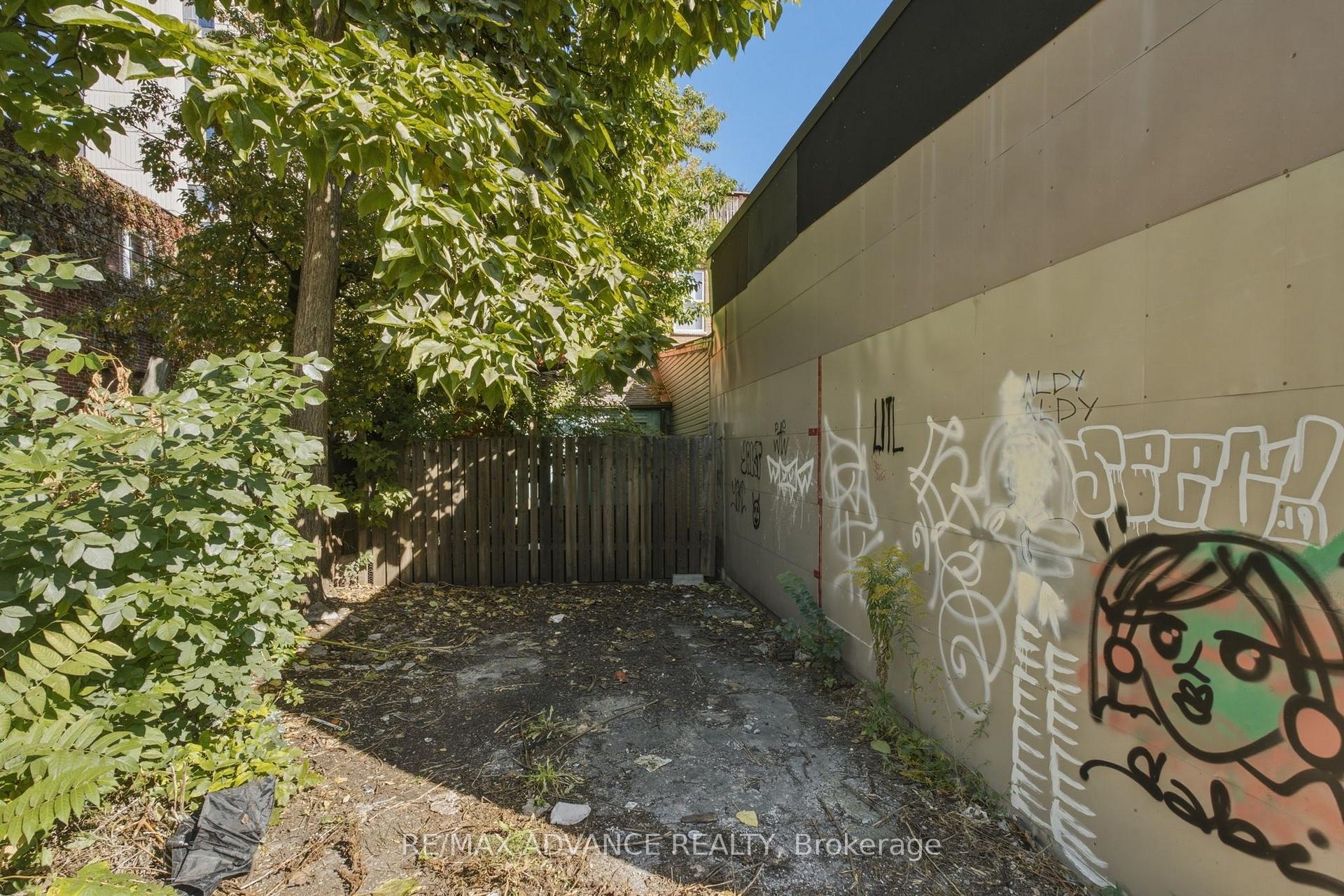 Photo 83 of 82A Augusta Avenue, Toronto, Kensington-Chinatown — HOMEH