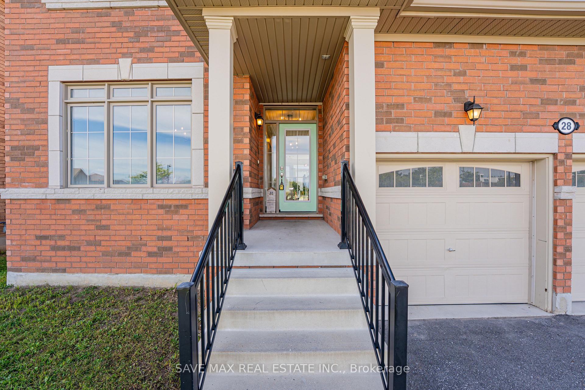 Photo 3 of 28 Dey Drive W, Collingwood — HOMEH