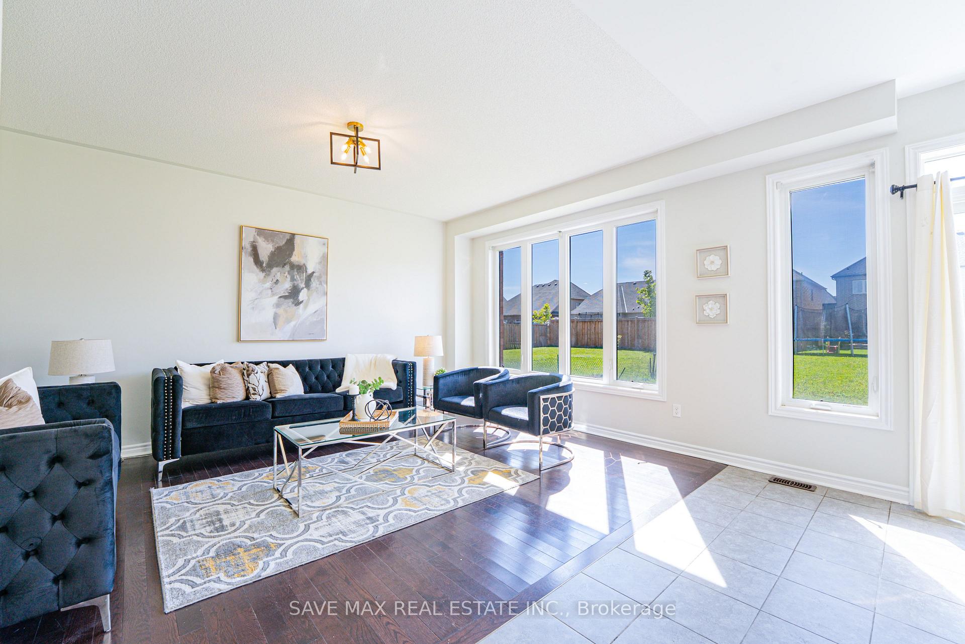 Photo 9 of 28 Dey Drive W, Collingwood — HOMEH