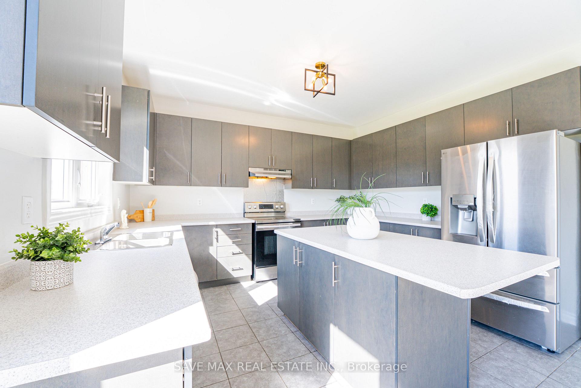 Photo 15 of 28 Dey Drive W, Collingwood — HOMEH
