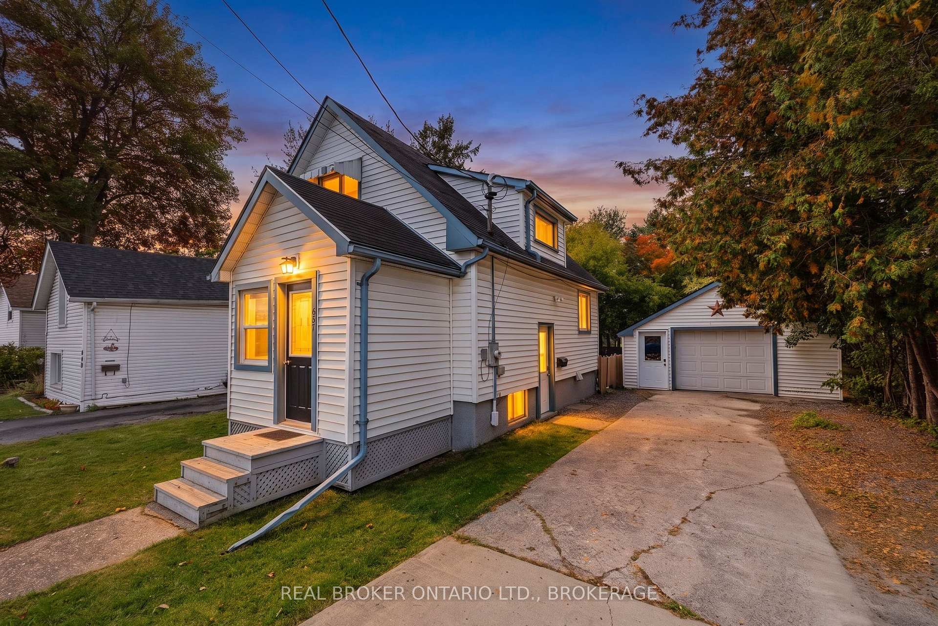 Photo of 657 Collins Bay Road
