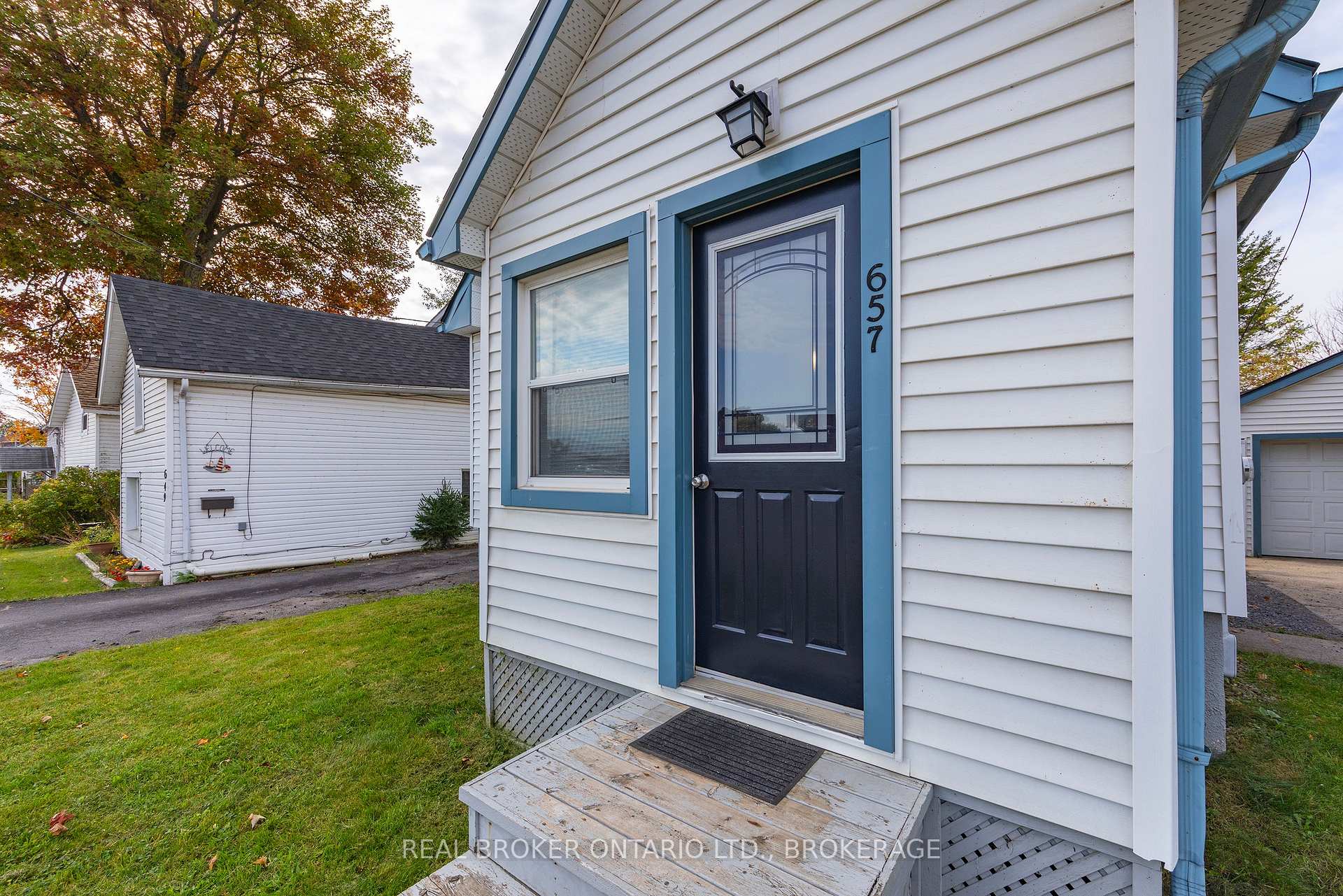 Photo 3 of 657 Collins Bay Road, Kingston, South of Taylor-Kidd Blvd — HOMEH