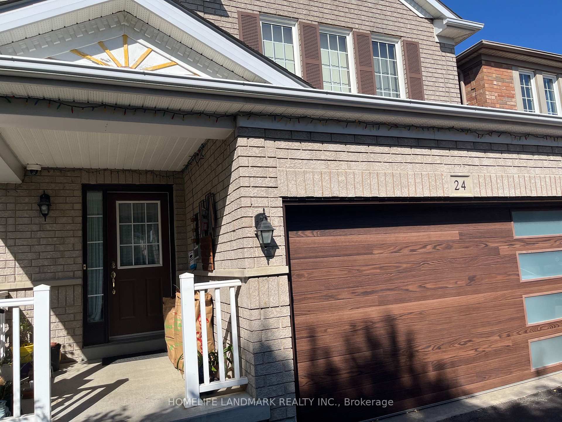 Photo 2 of 24 Gwilliam Lane, Aurora, Bayview Northeast — HOMEH