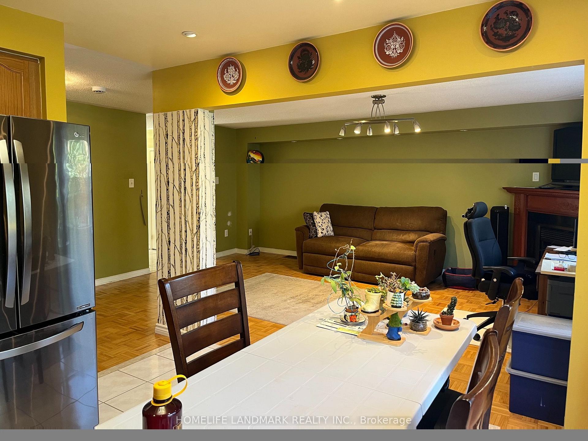 Photo 4 of 24 Gwilliam Lane, Aurora, Bayview Northeast — HOMEH