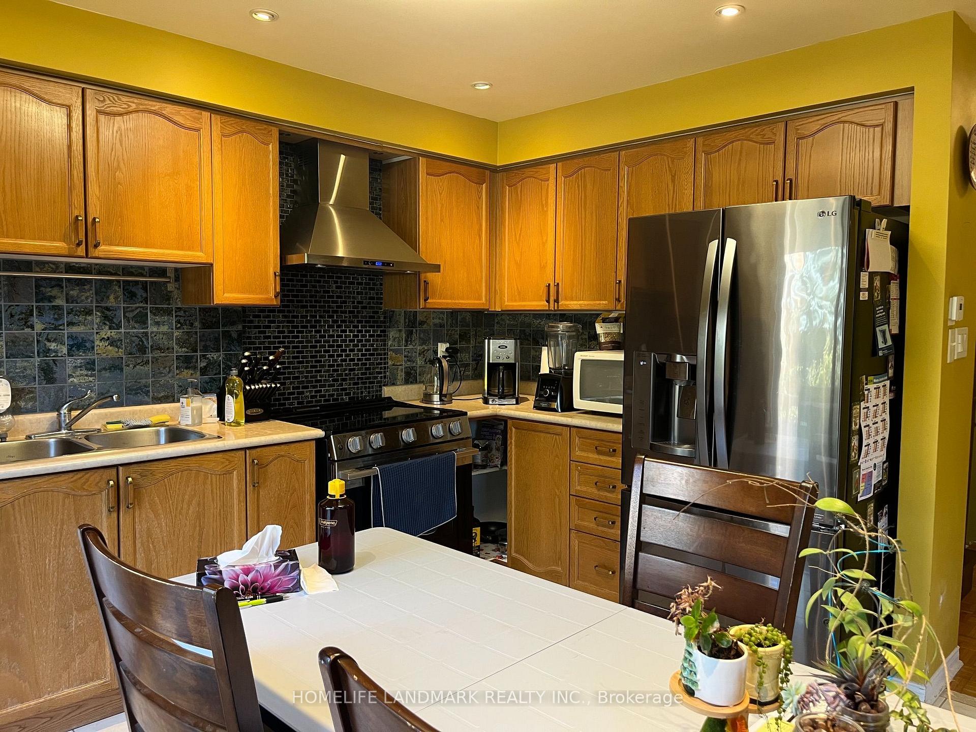 Photo 5 of 24 Gwilliam Lane, Aurora, Bayview Northeast — HOMEH