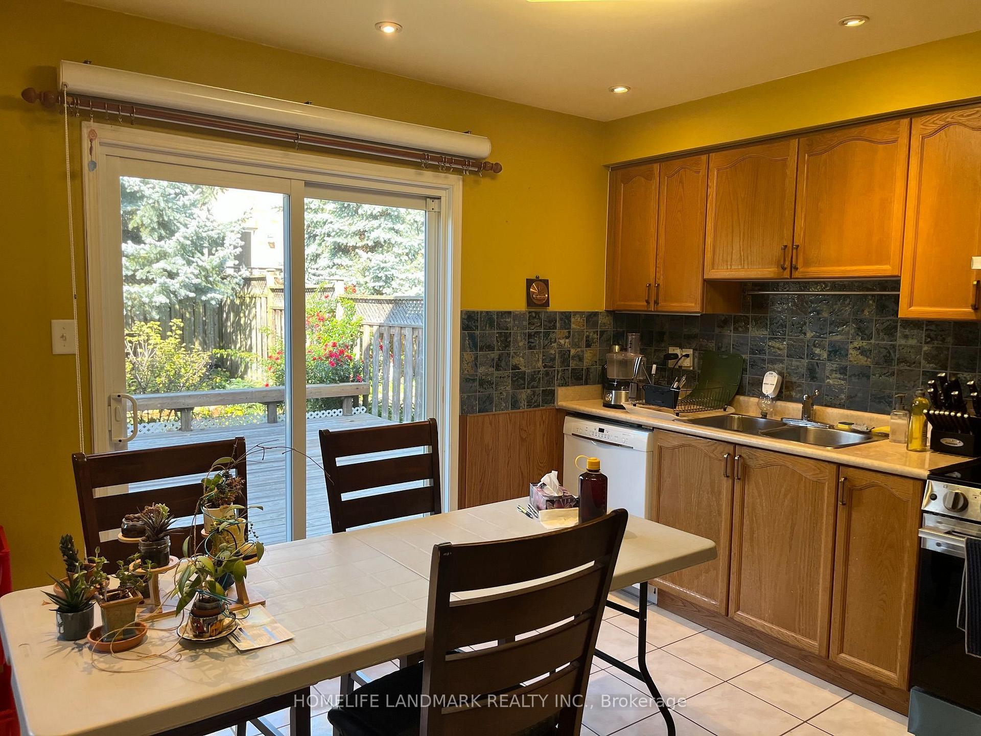 Photo 6 of 24 Gwilliam Lane, Aurora, Bayview Northeast — HOMEH