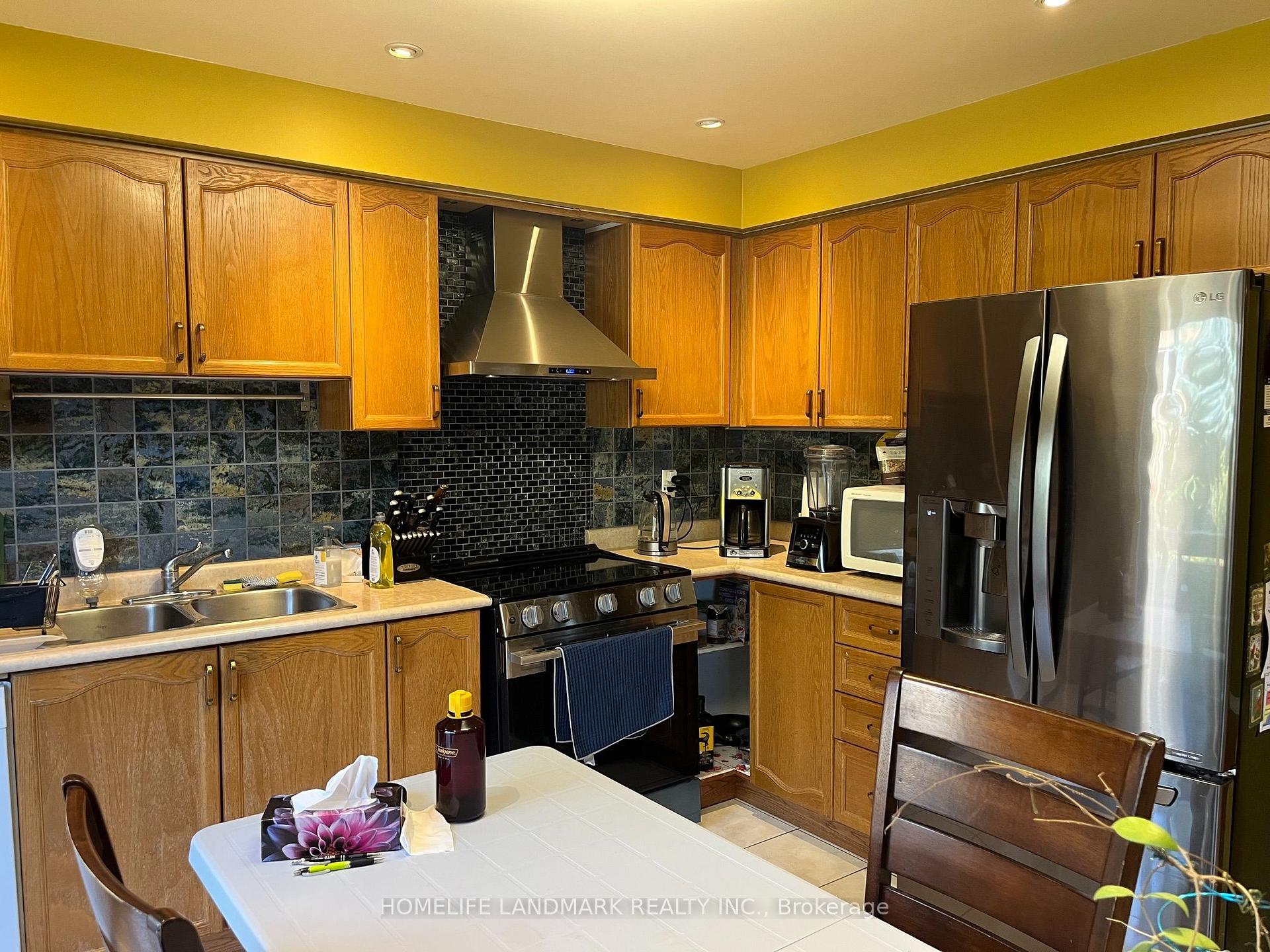 Photo 7 of 24 Gwilliam Lane, Aurora, Bayview Northeast — HOMEH