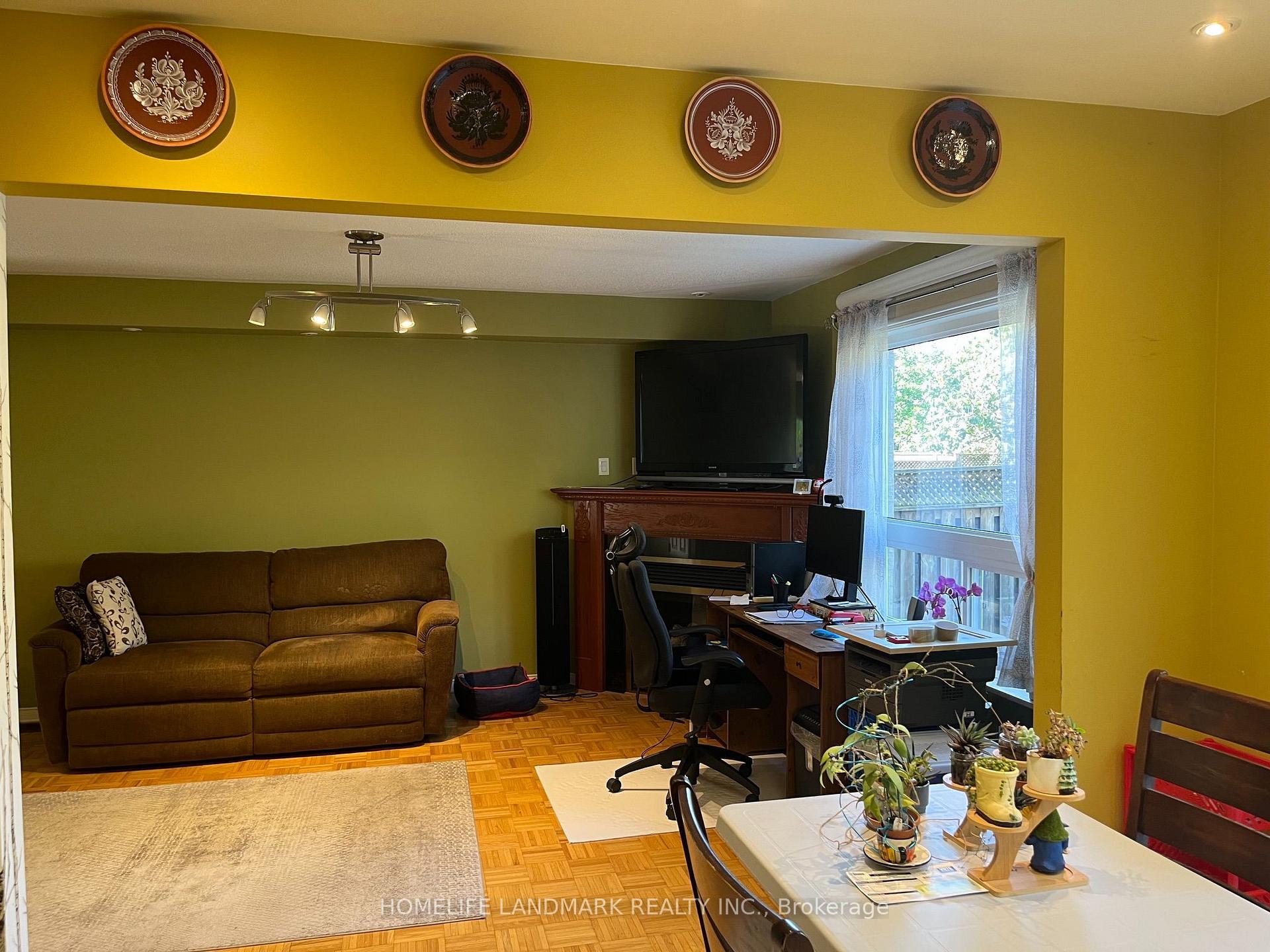 Photo 8 of 24 Gwilliam Lane, Aurora, Bayview Northeast — HOMEH