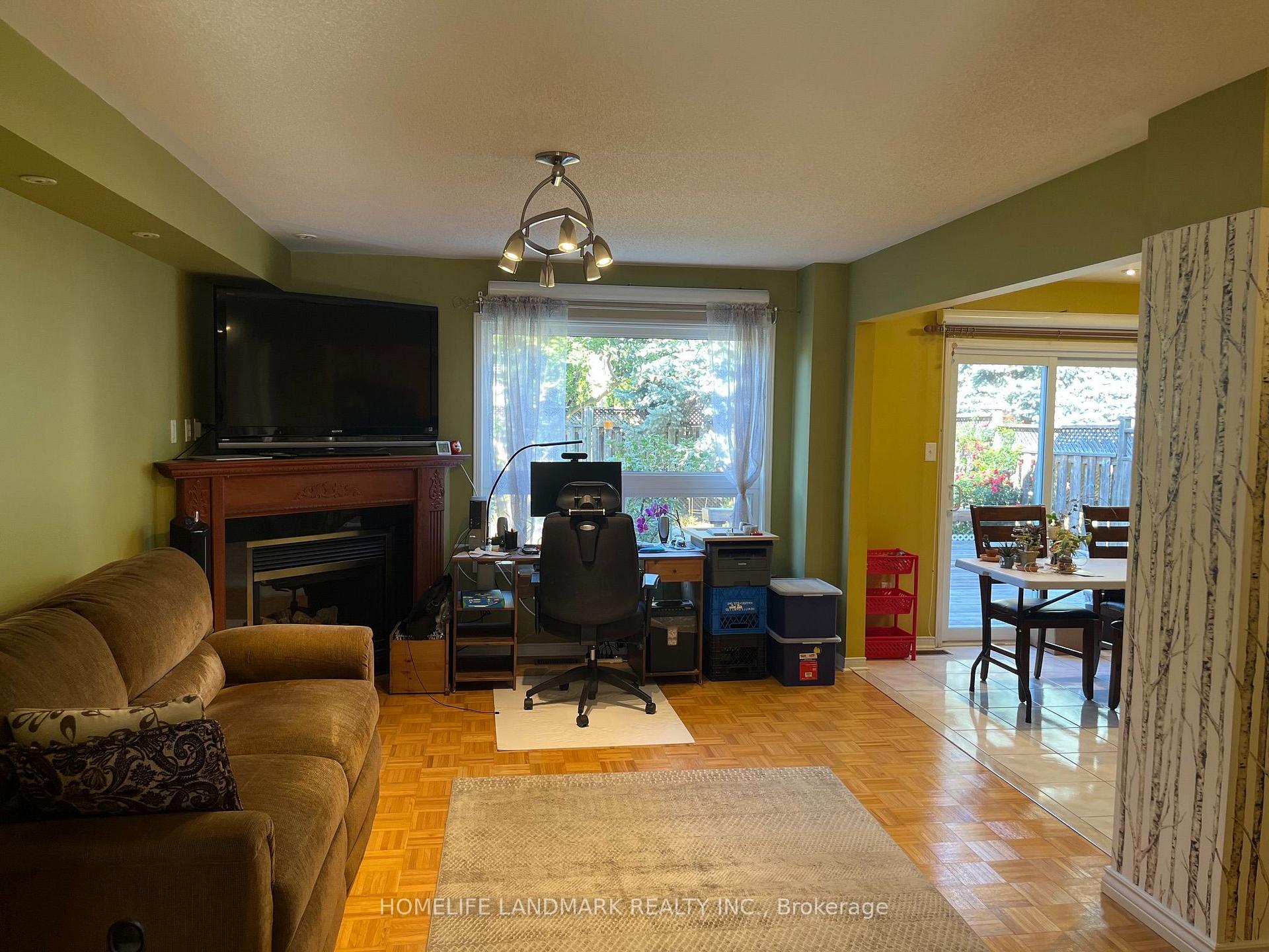 Photo 10 of 24 Gwilliam Lane, Aurora, Bayview Northeast — HOMEH