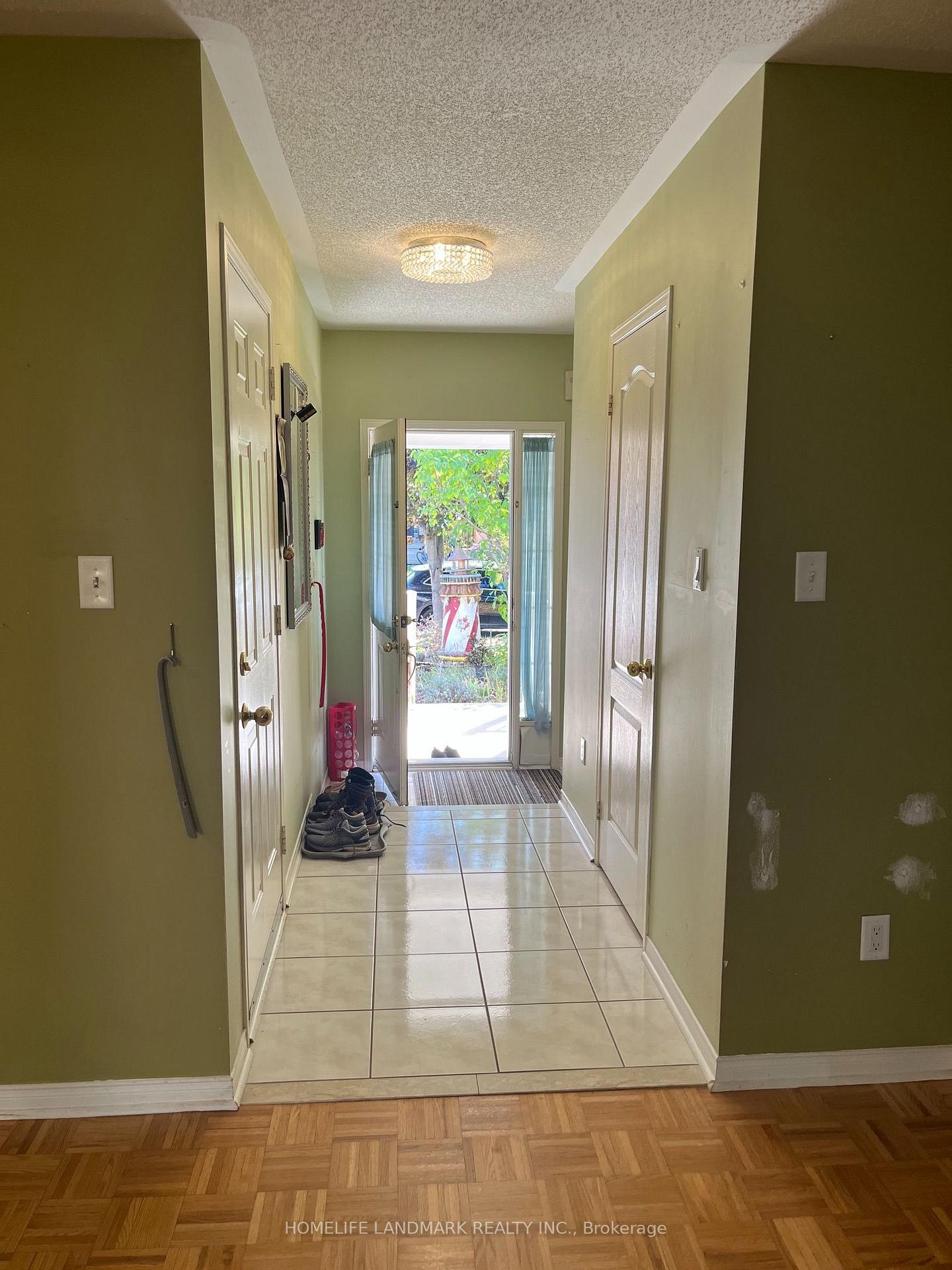 Photo 11 of 24 Gwilliam Lane, Aurora, Bayview Northeast — HOMEH