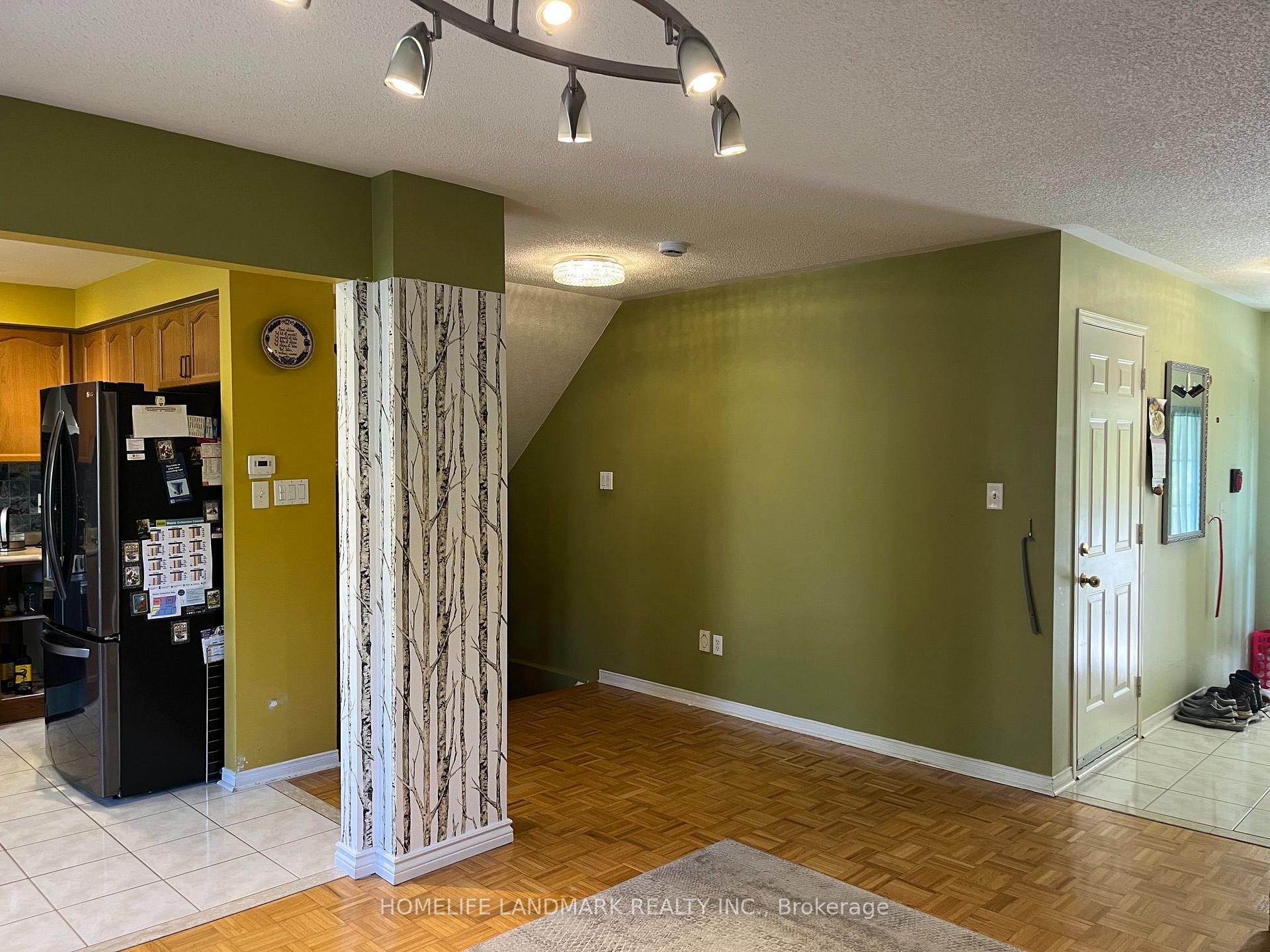Photo 12 of 24 Gwilliam Lane, Aurora, Bayview Northeast — HOMEH