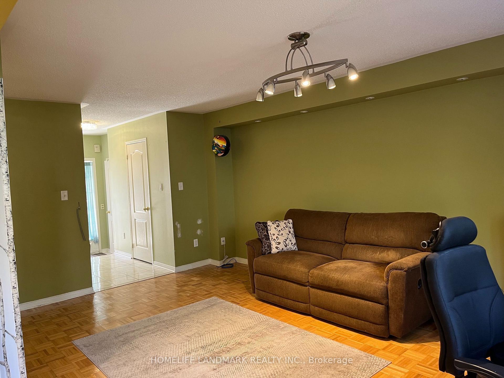 Photo 13 of 24 Gwilliam Lane, Aurora, Bayview Northeast — HOMEH