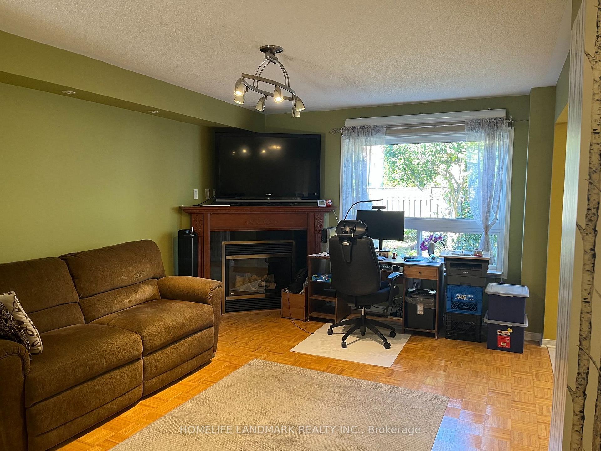 Photo 15 of 24 Gwilliam Lane, Aurora, Bayview Northeast — HOMEH