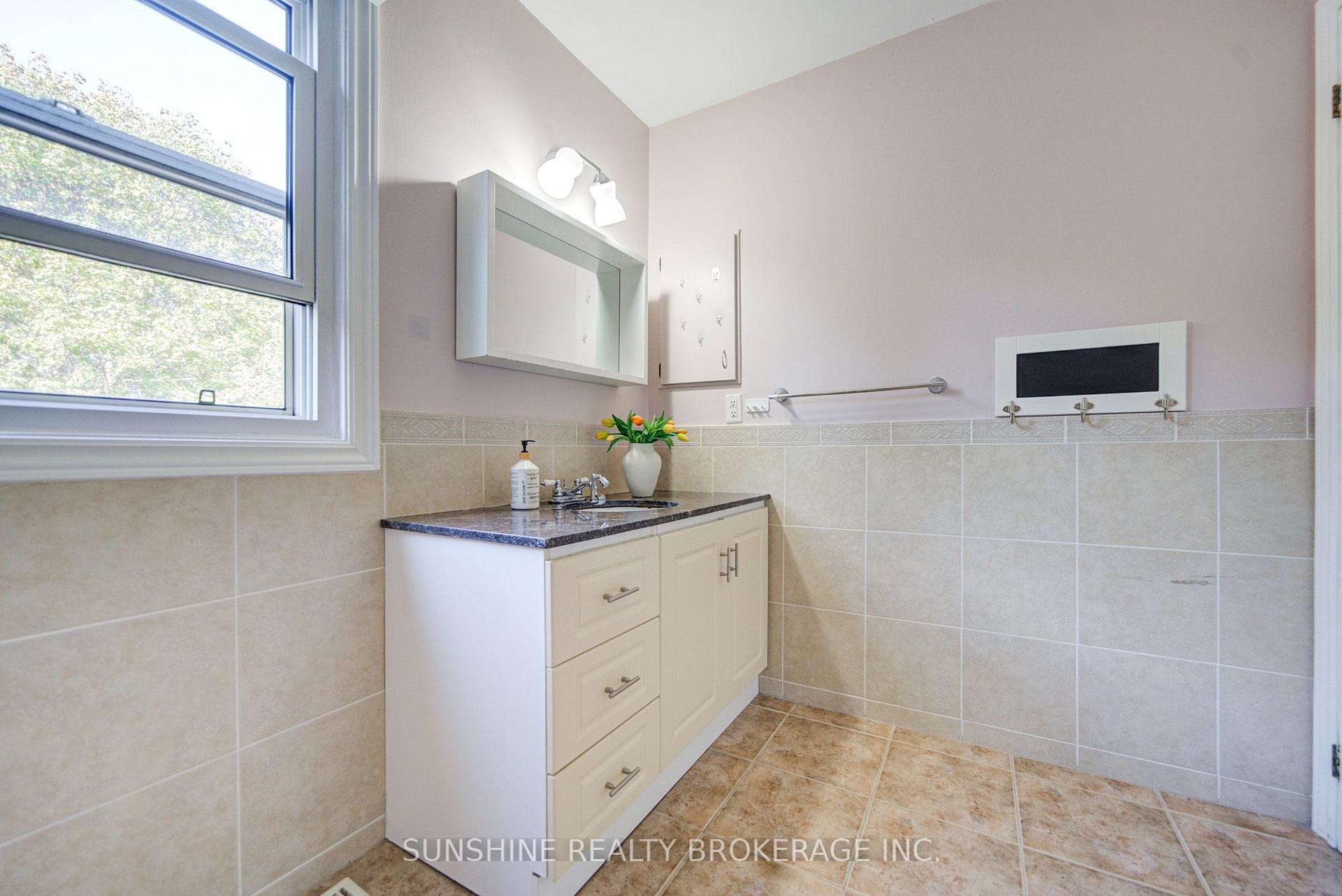 Photo 28 of 53 Vanessa Road, Markham, Markville — HOMEH
