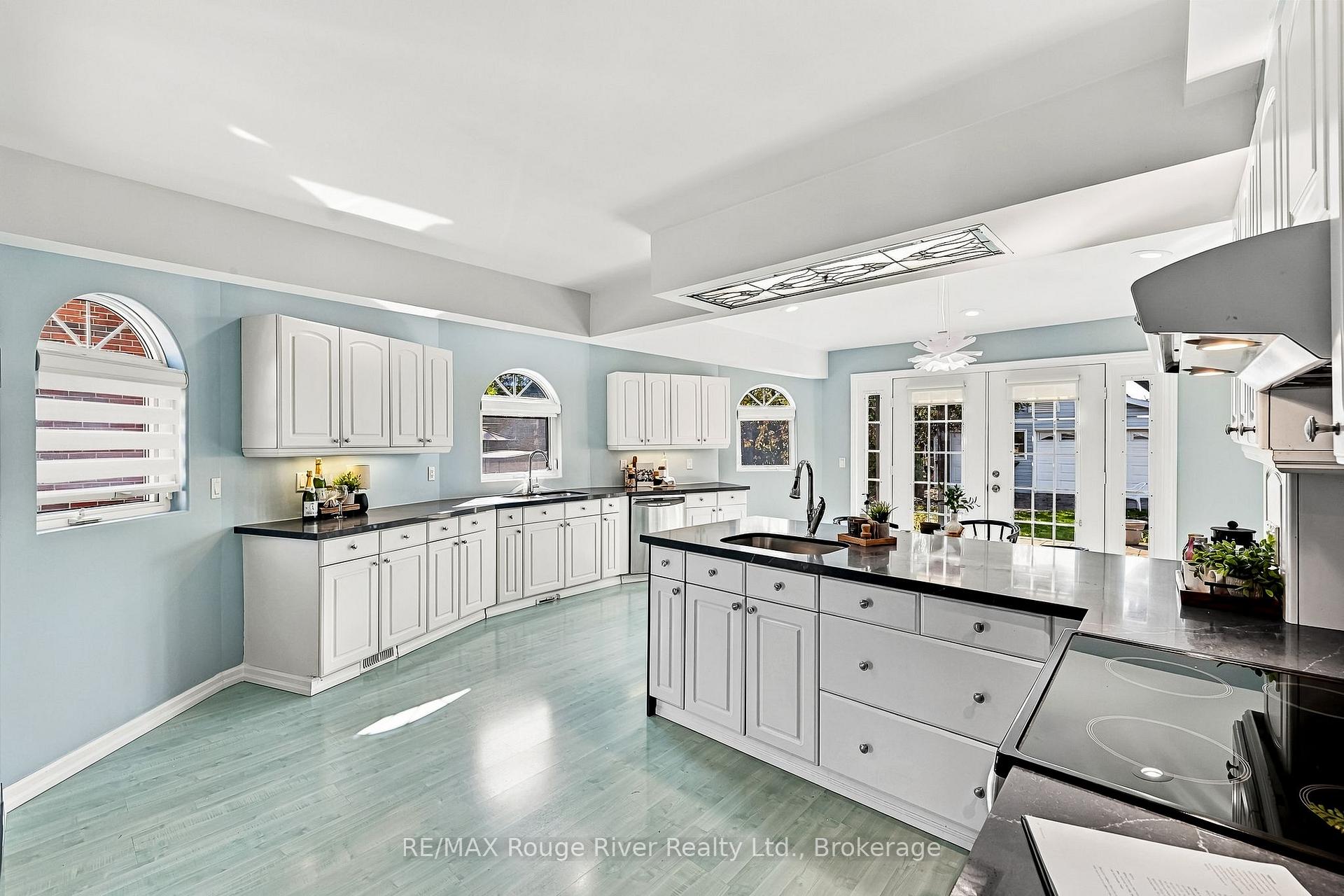 Photo 12 of 1116 Green Street, Whitby, Downtown Whitby — HOMEH