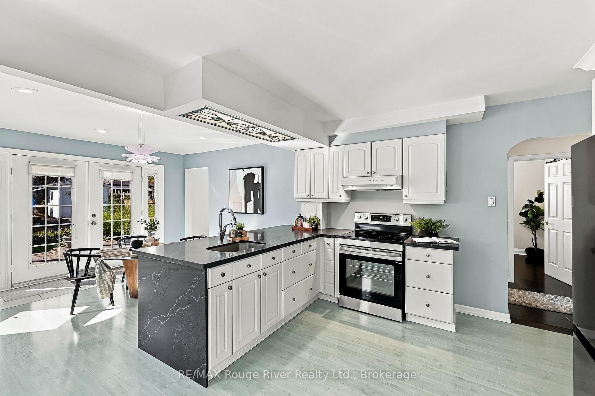 Photo 14 of 1116 Green Street, Whitby, Downtown Whitby — HOMEH