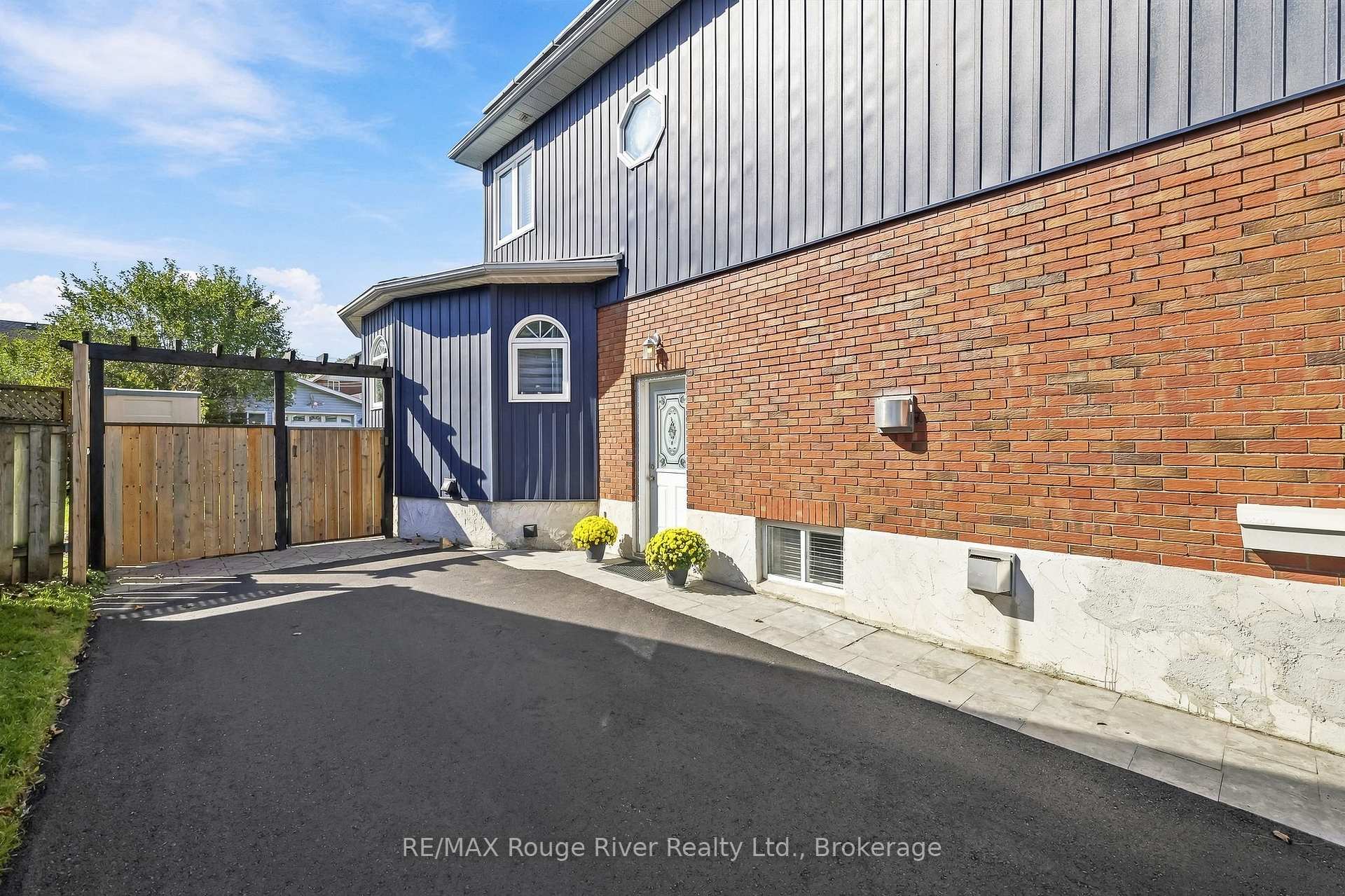Photo 40 of 1116 Green Street, Whitby, Downtown Whitby — HOMEH