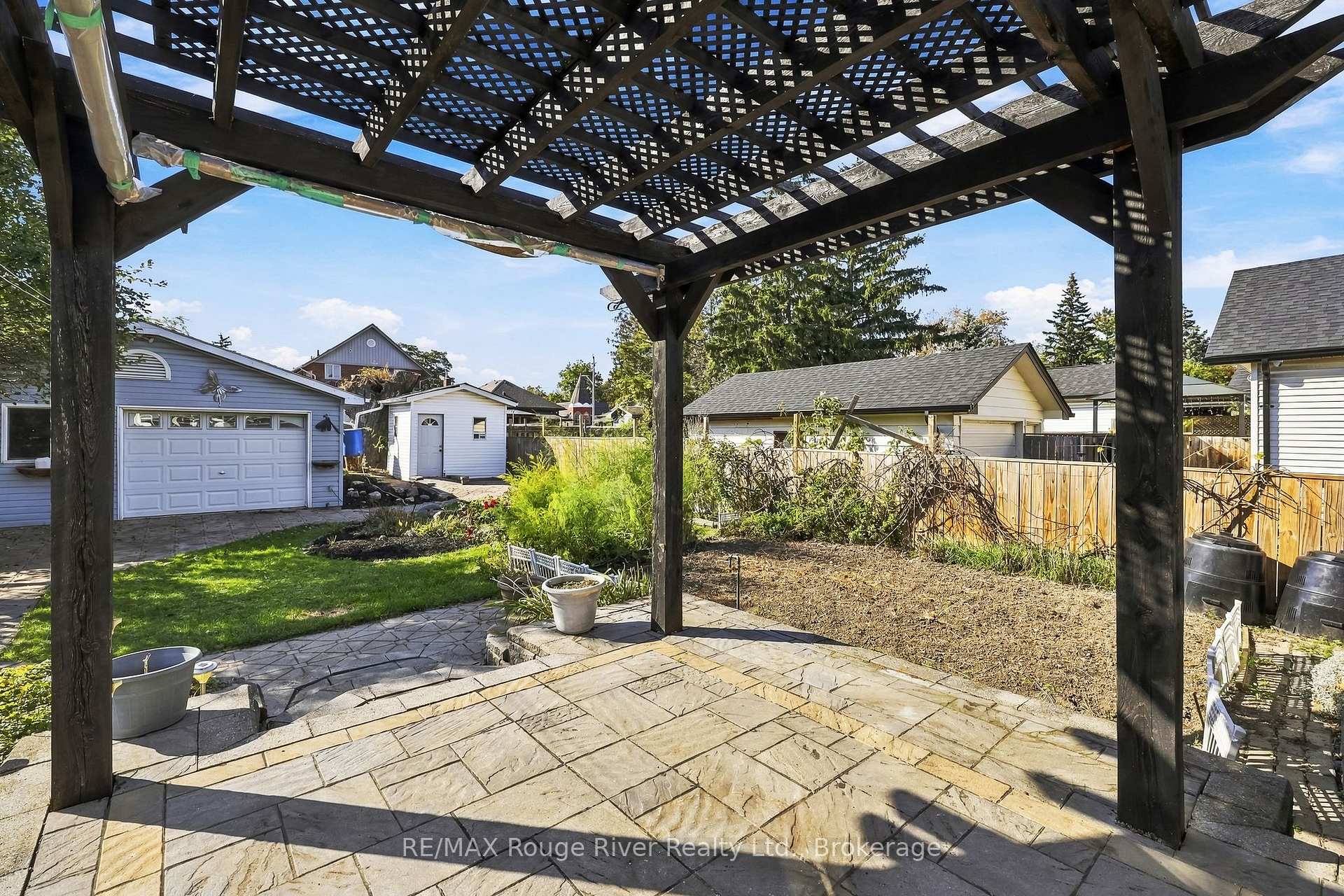 Photo 44 of 1116 Green Street, Whitby, Downtown Whitby — HOMEH