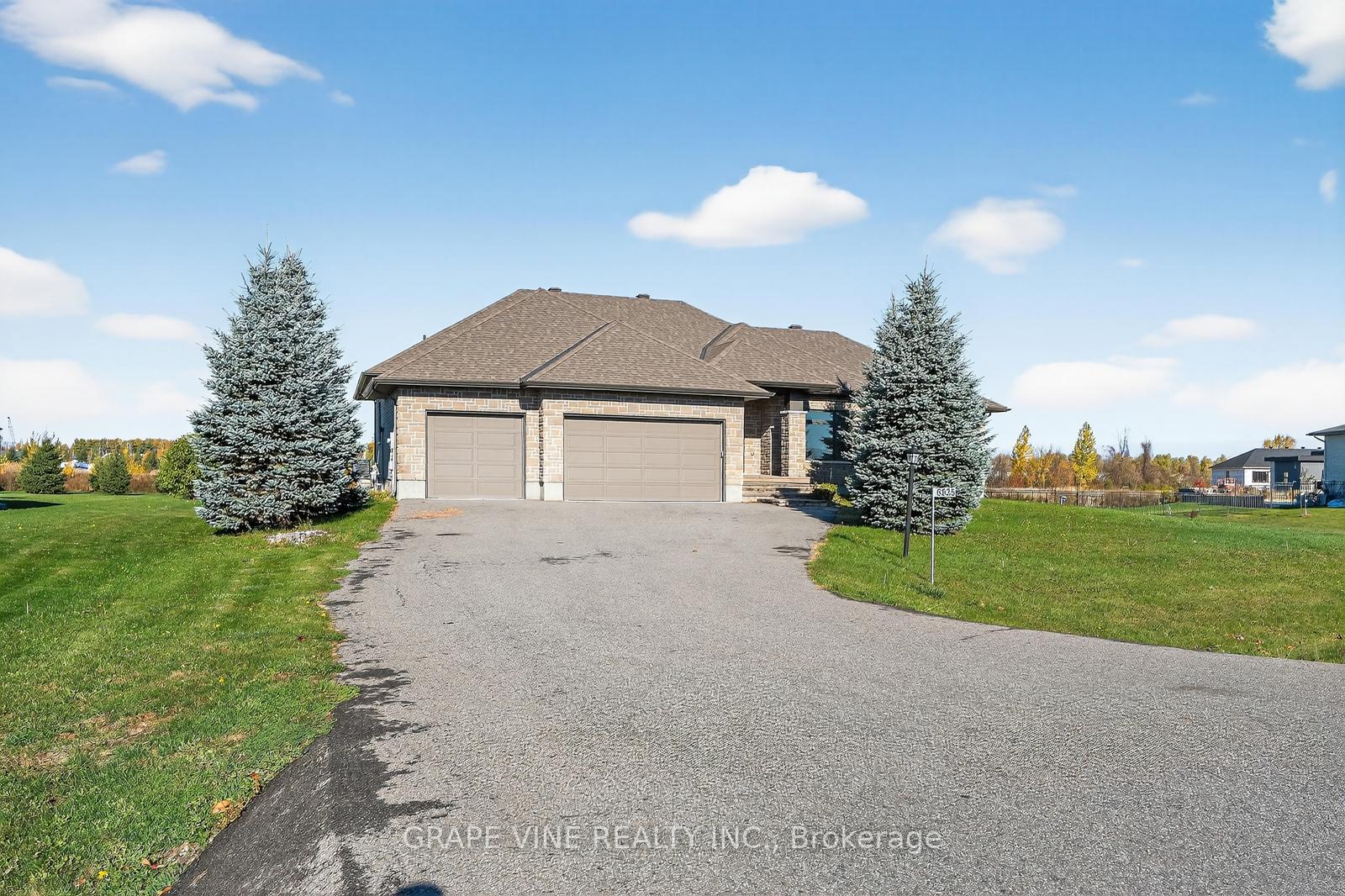 Photo 2 of 6835 Springrun Place, Ottawa, Greely — HOMEH