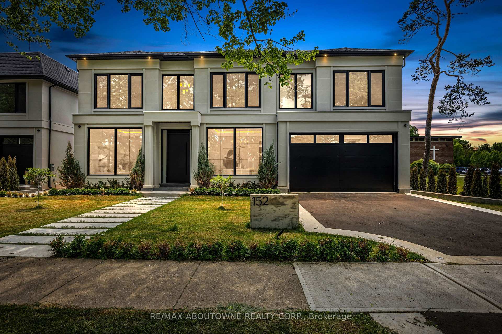 Photo 2 of 152 Third Line, Oakville, Bronte — HOMEH
