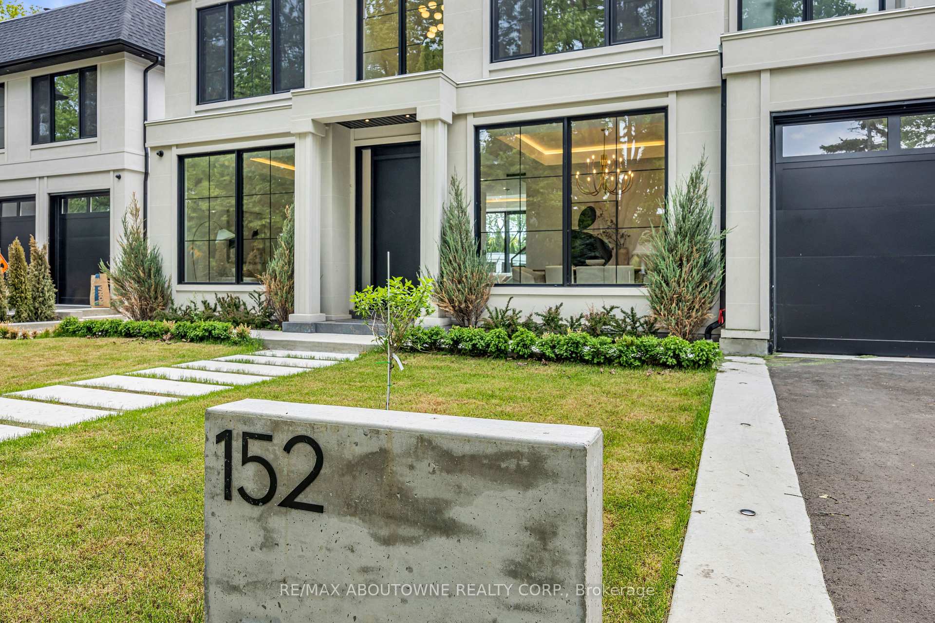 Photo 3 of 152 Third Line, Oakville, Bronte — HOMEH