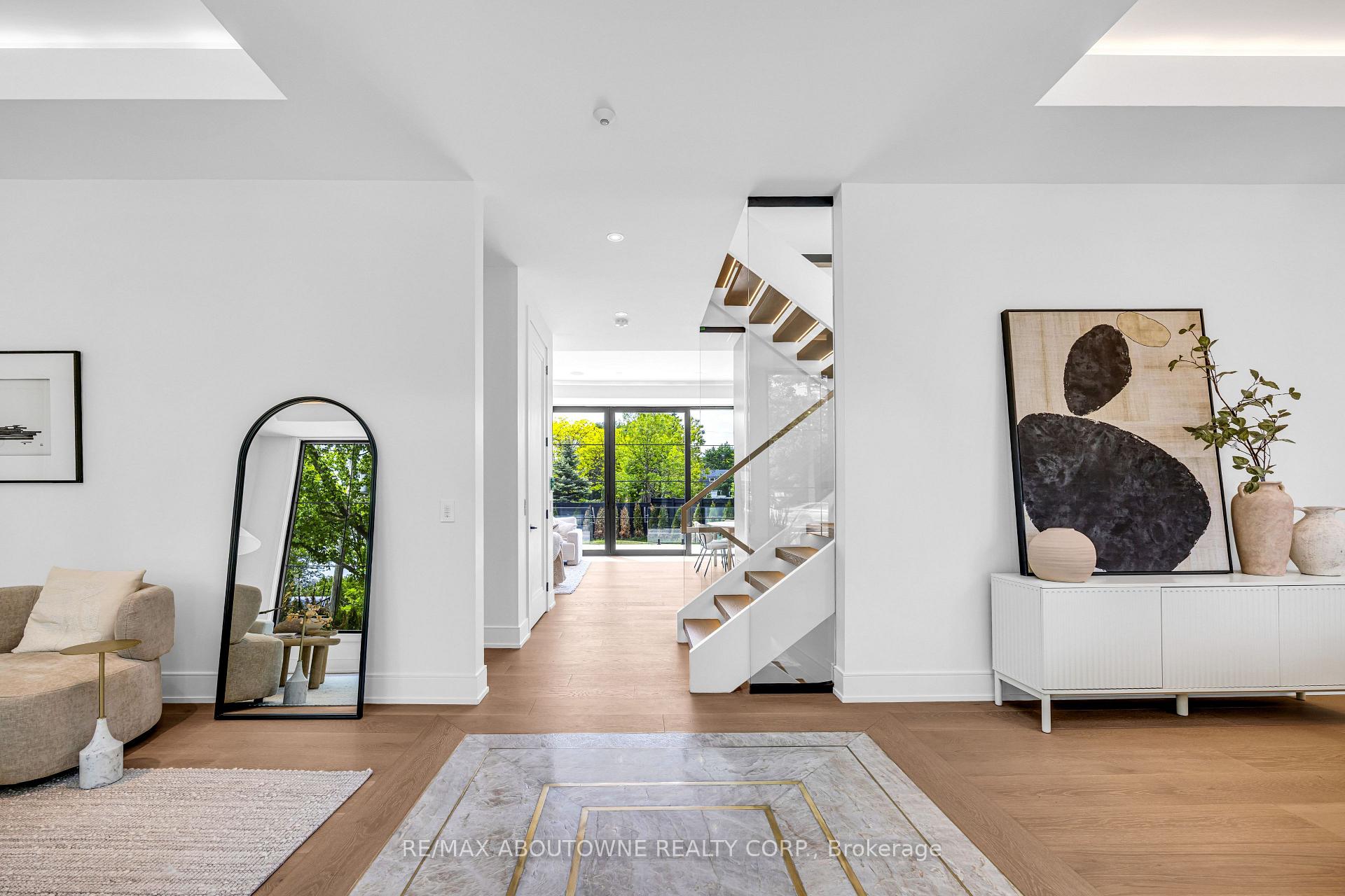 Photo 4 of 152 Third Line, Oakville, Bronte — HOMEH
