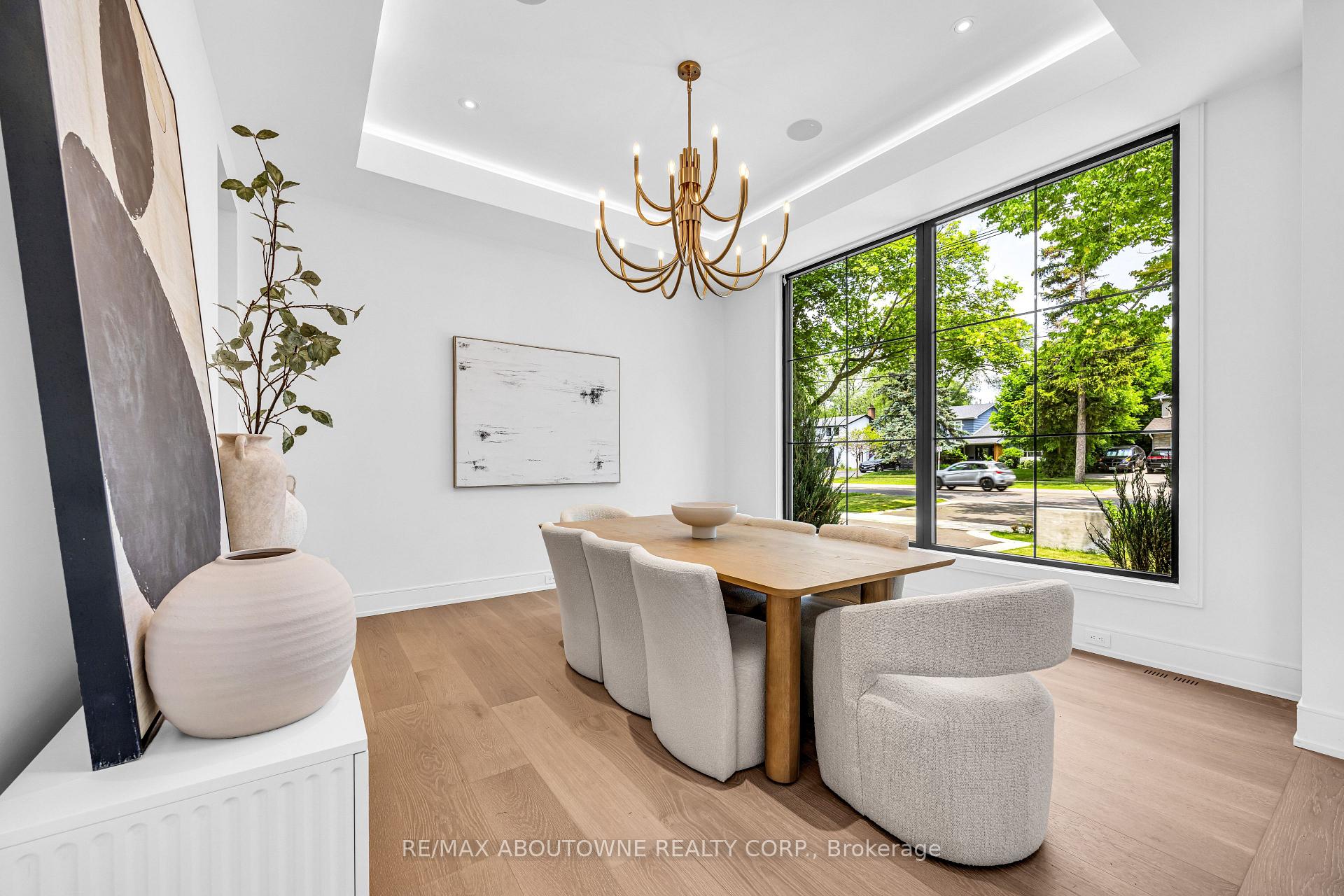 Photo 7 of 152 Third Line, Oakville, Bronte — HOMEH
