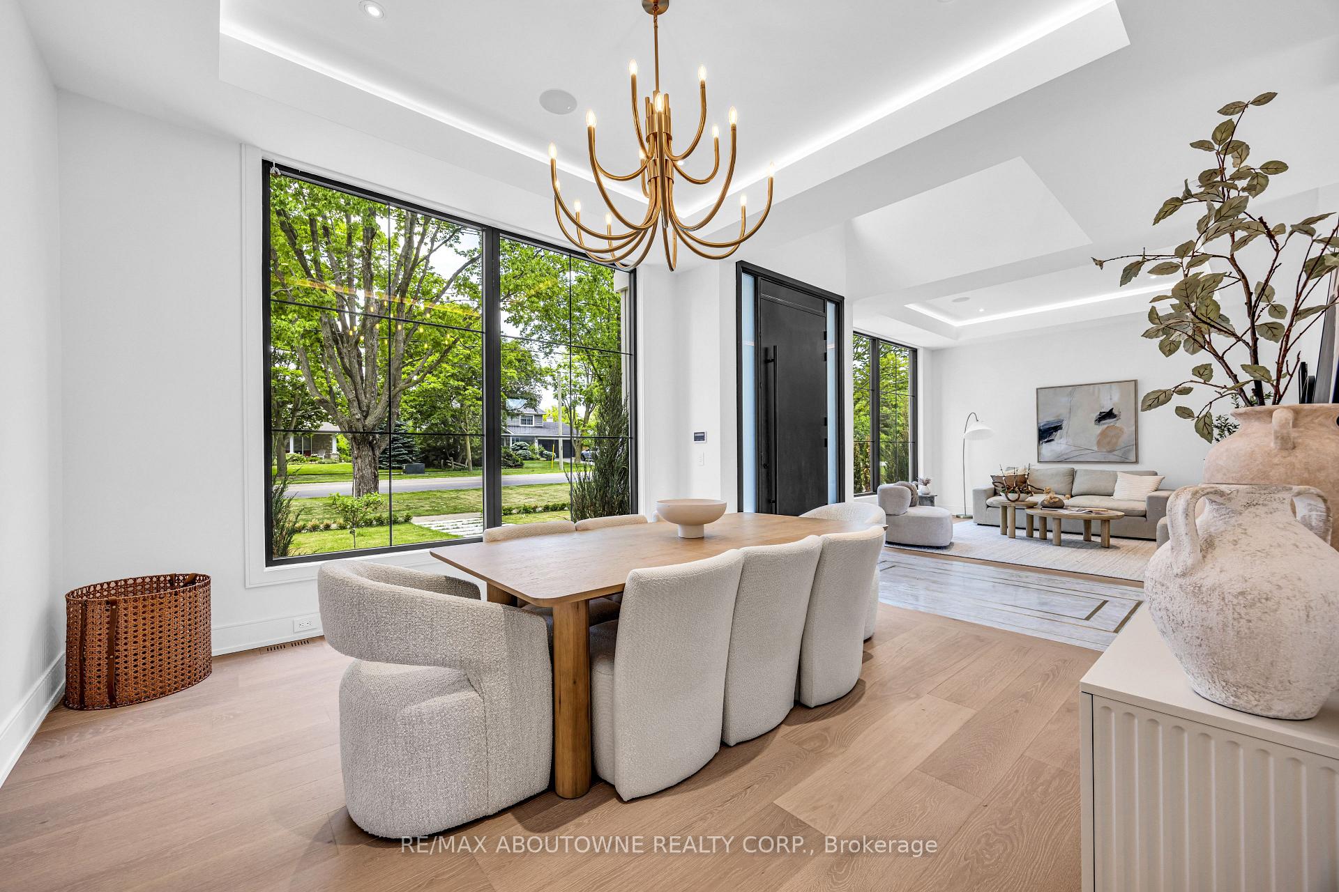 Photo 8 of 152 Third Line, Oakville, Bronte — HOMEH