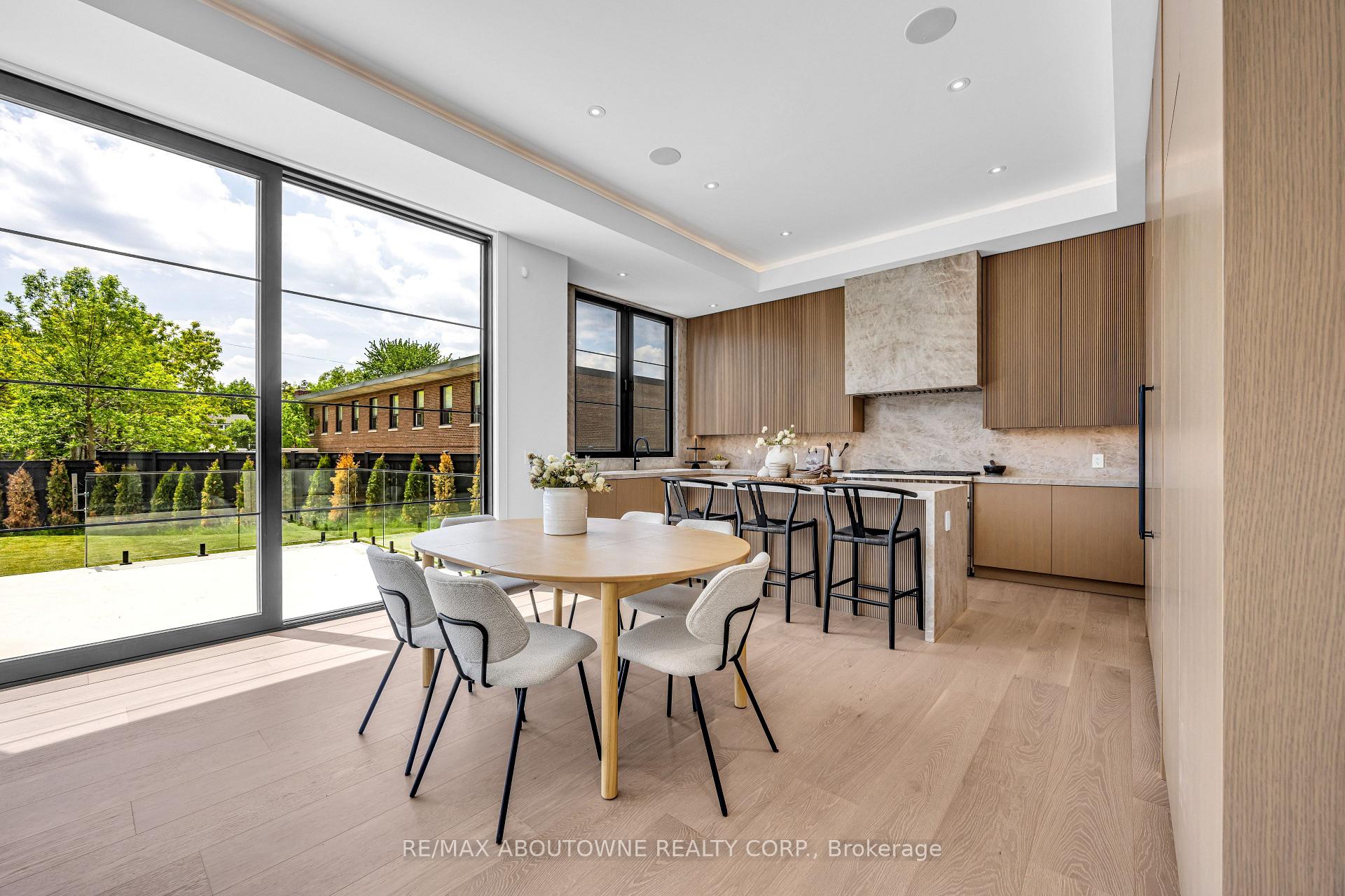 Photo 12 of 152 Third Line, Oakville, Bronte — HOMEH