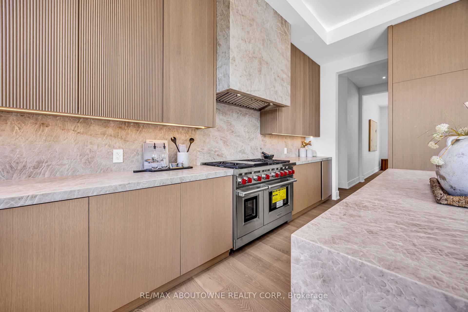 Photo 14 of 152 Third Line, Oakville, Bronte — HOMEH