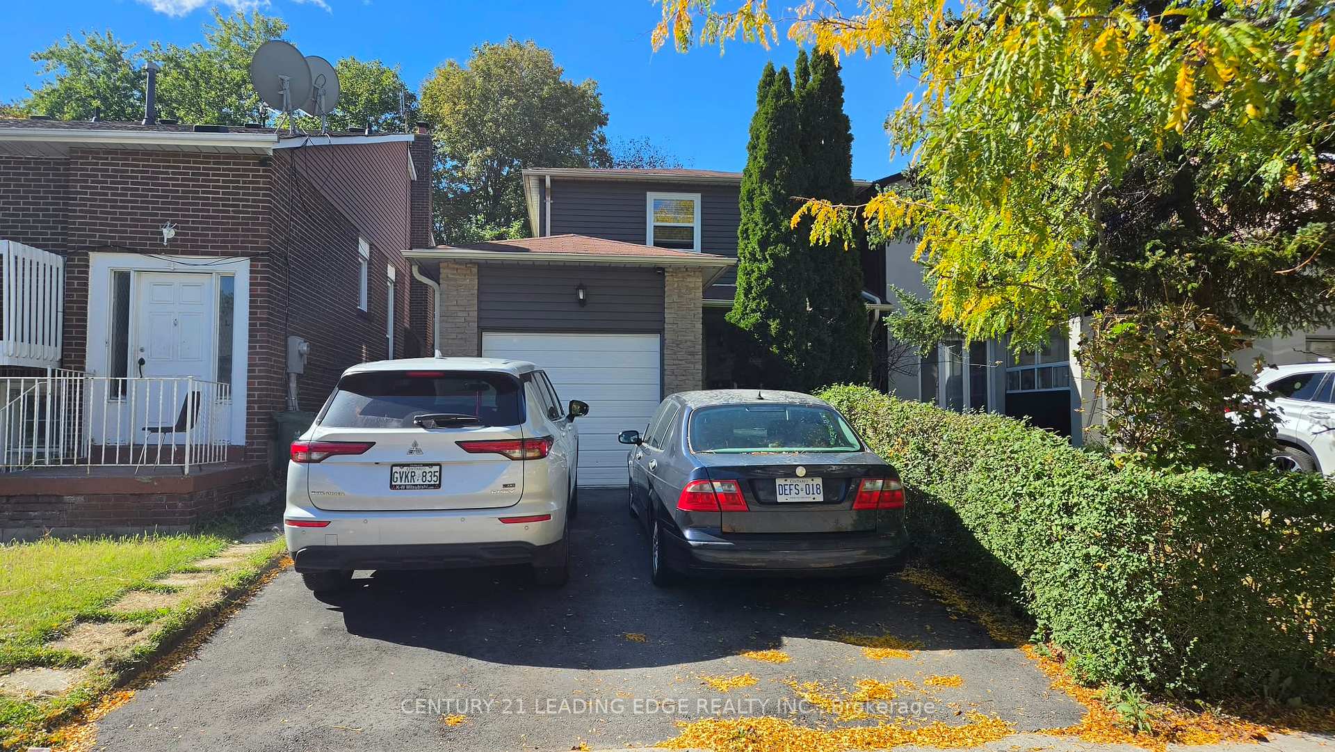 Front of Unit MAIN & 2ND FLR, 6 Plum Brook Crescent