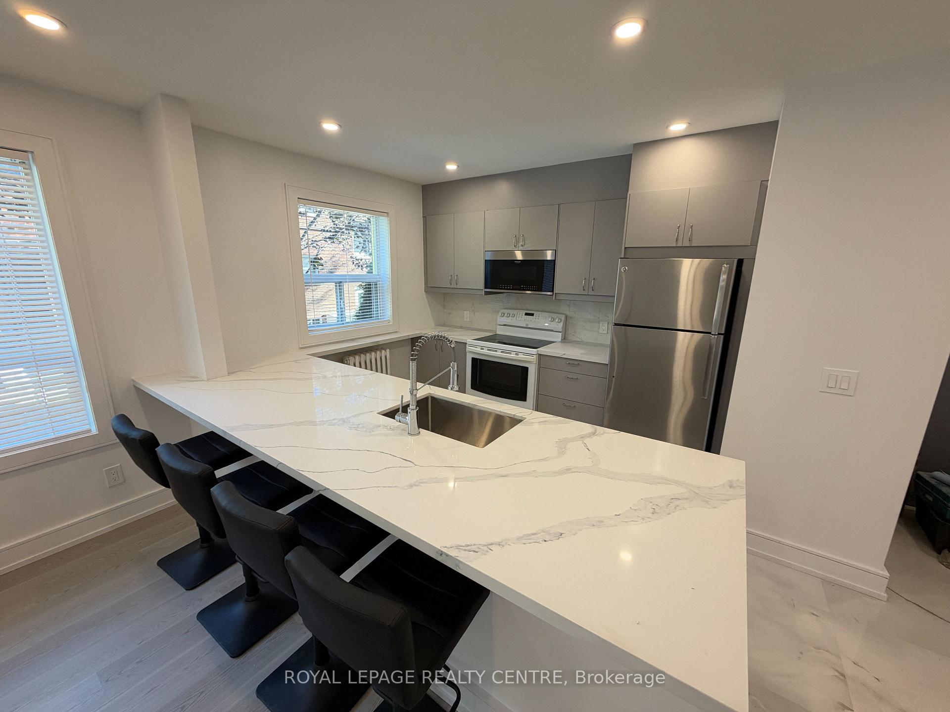 Photo of Unit 6, 342 Lakeshore Road W